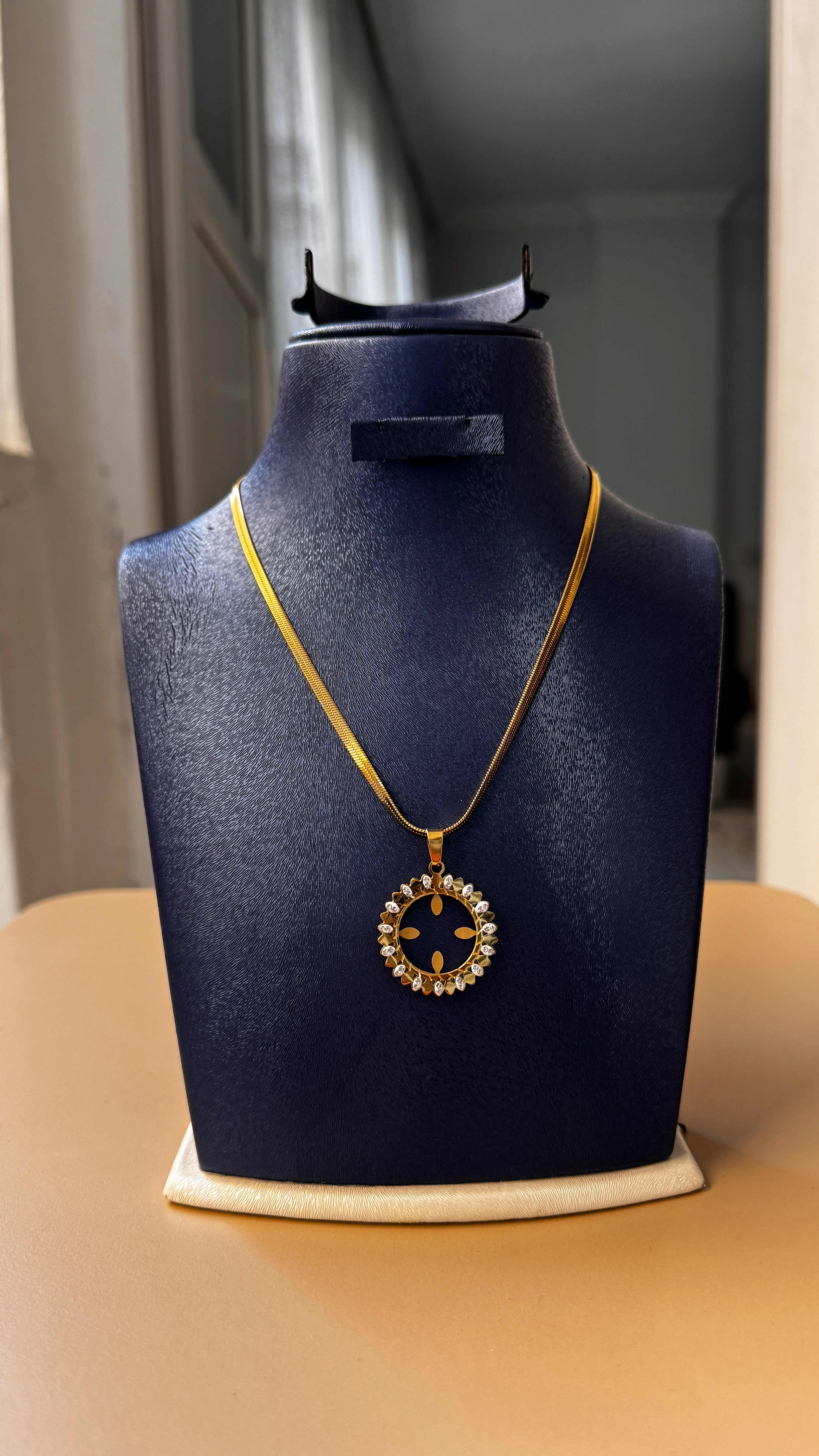 Çeyreklik Gold Çember Kolye main variant image