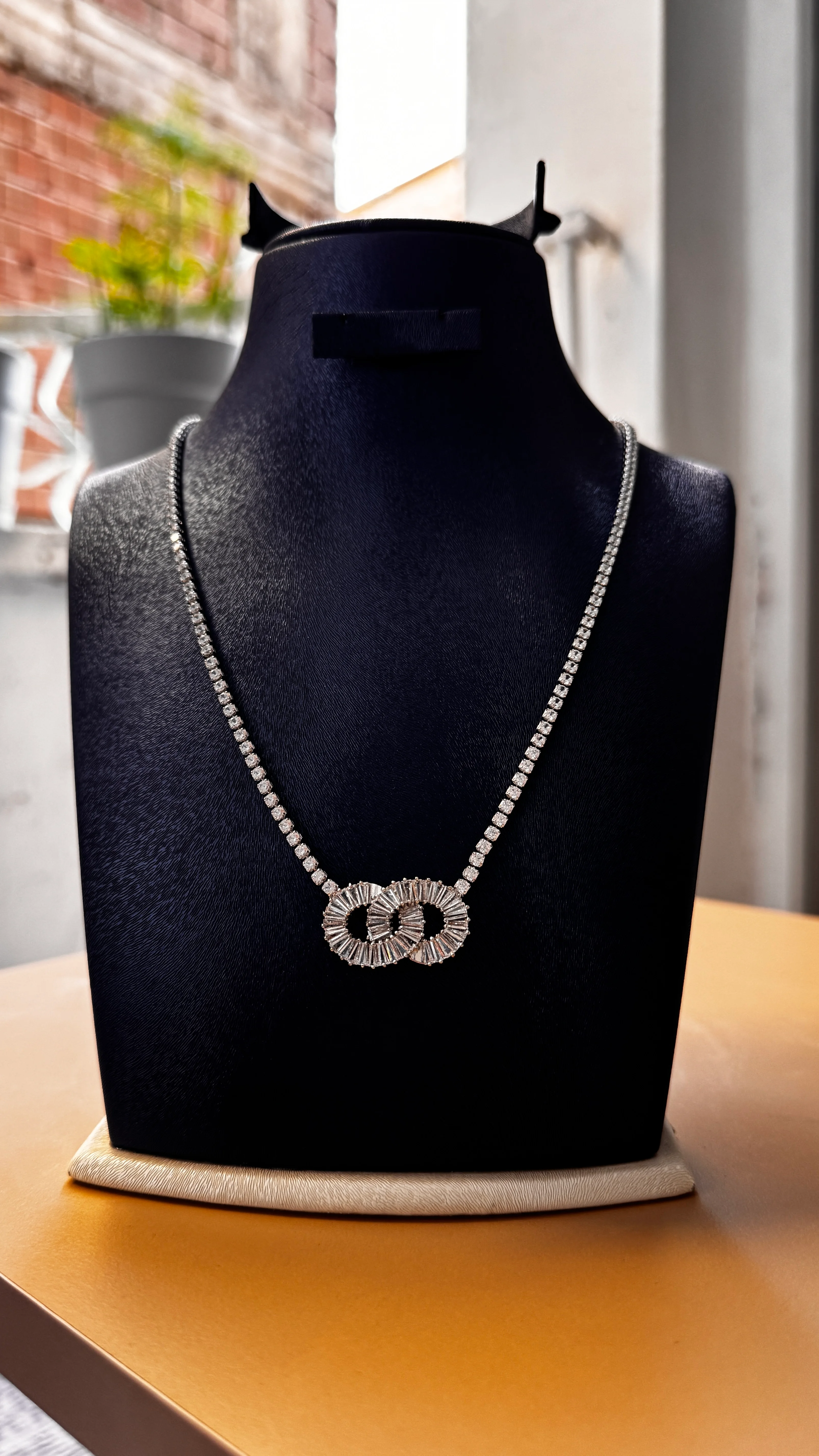 Çift Halka Taşlı Kolye main variant image