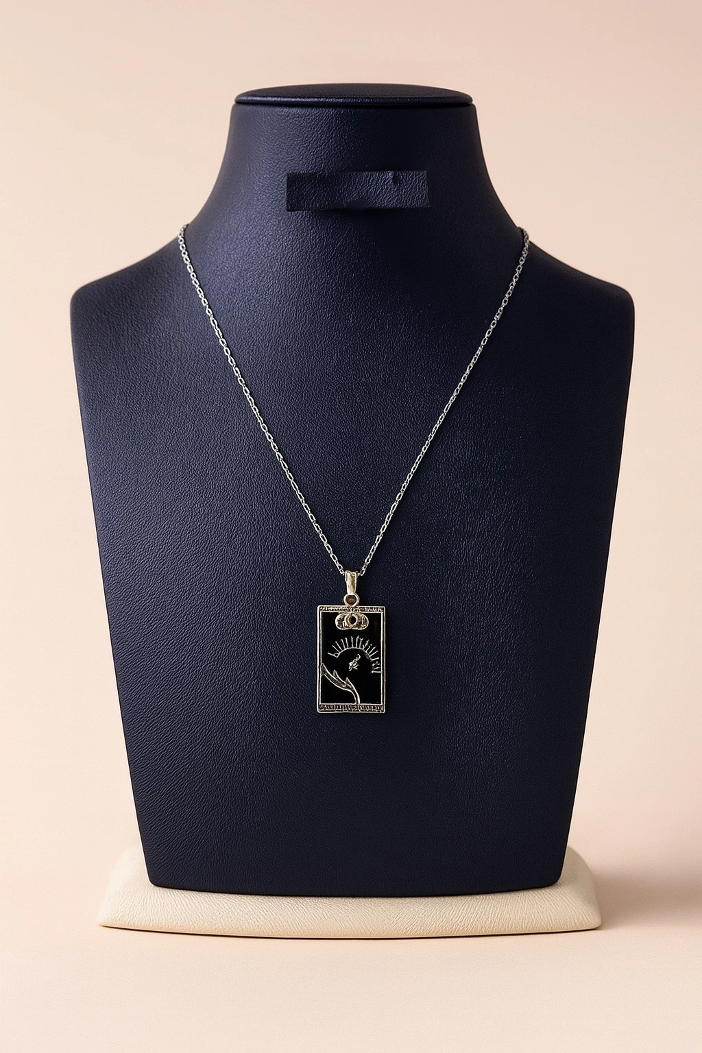 Işığa uzanan zarif bir dokunuş… main variant image