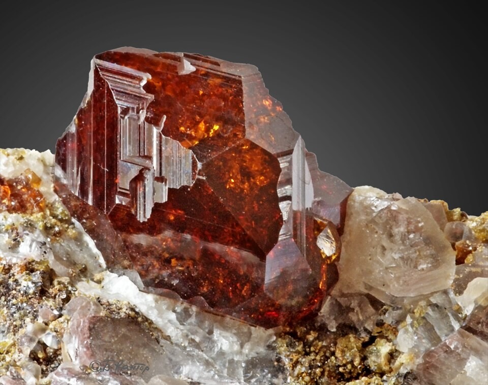 Tutkunun ve Dayanıklılığın Taşı: Garnet (Lal) Hakkında Her Şey