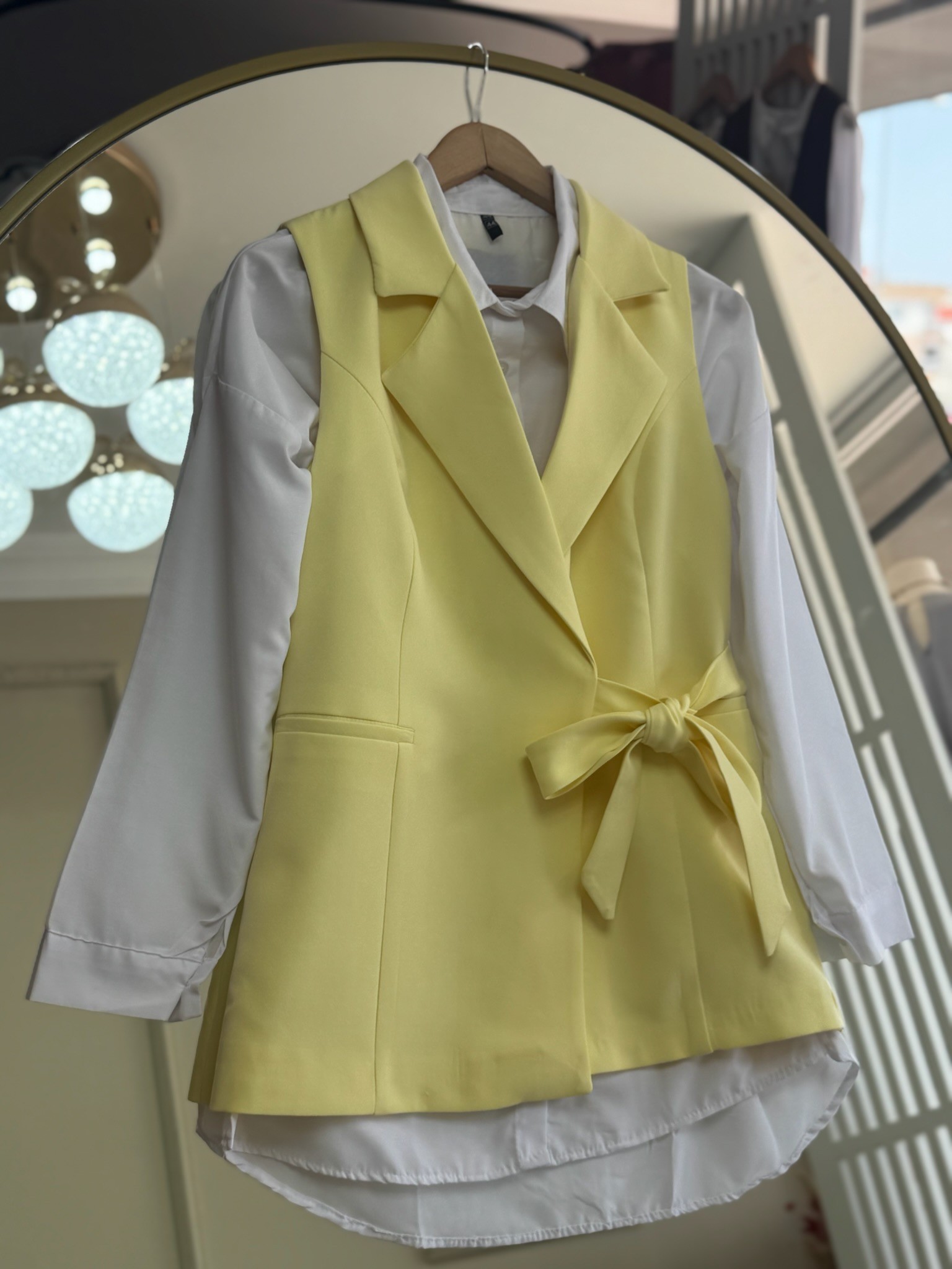 Sarı Bağlamalı Blazer Yelek