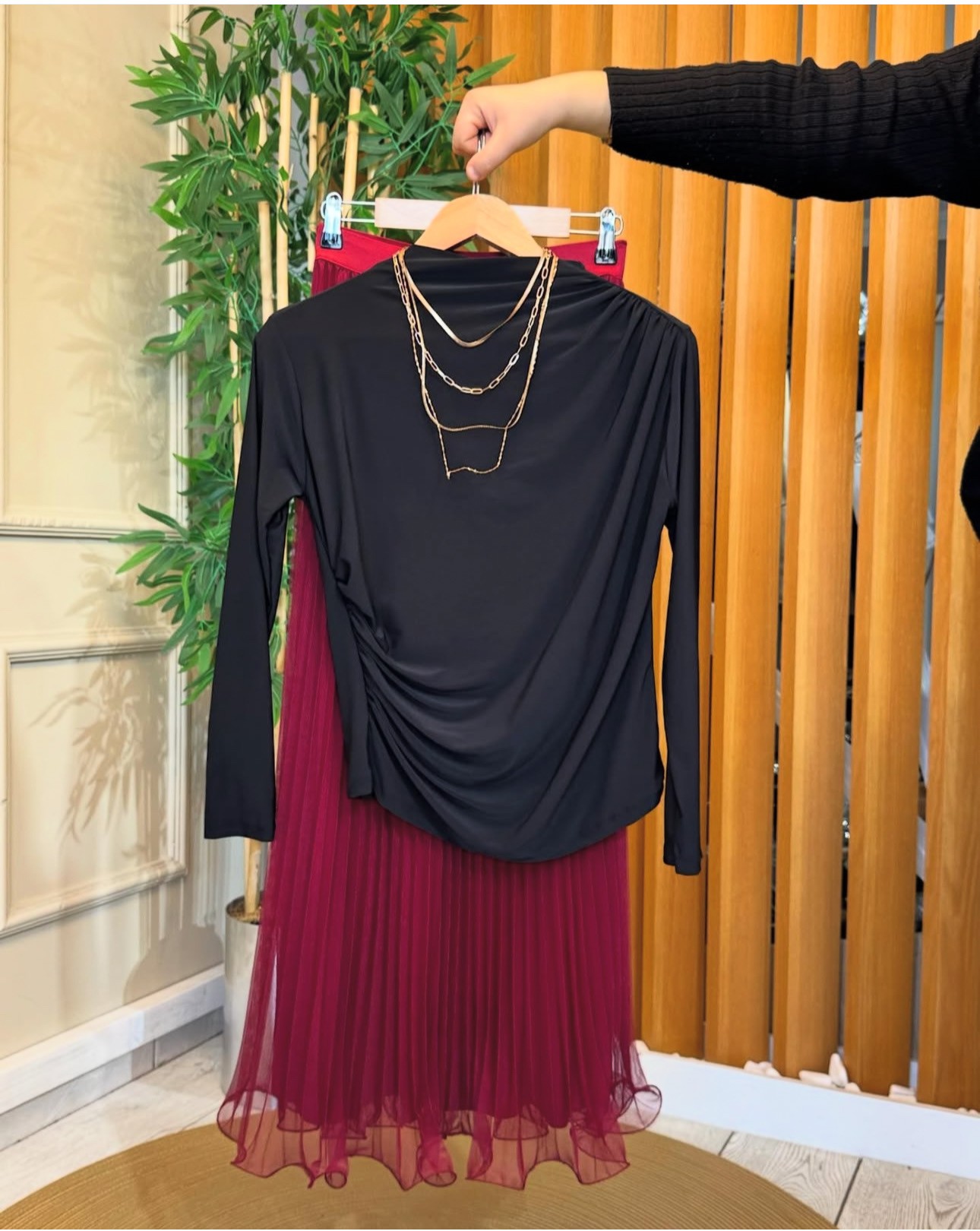 Siyah Sendy Bluz ~ Bordo Tül Etek