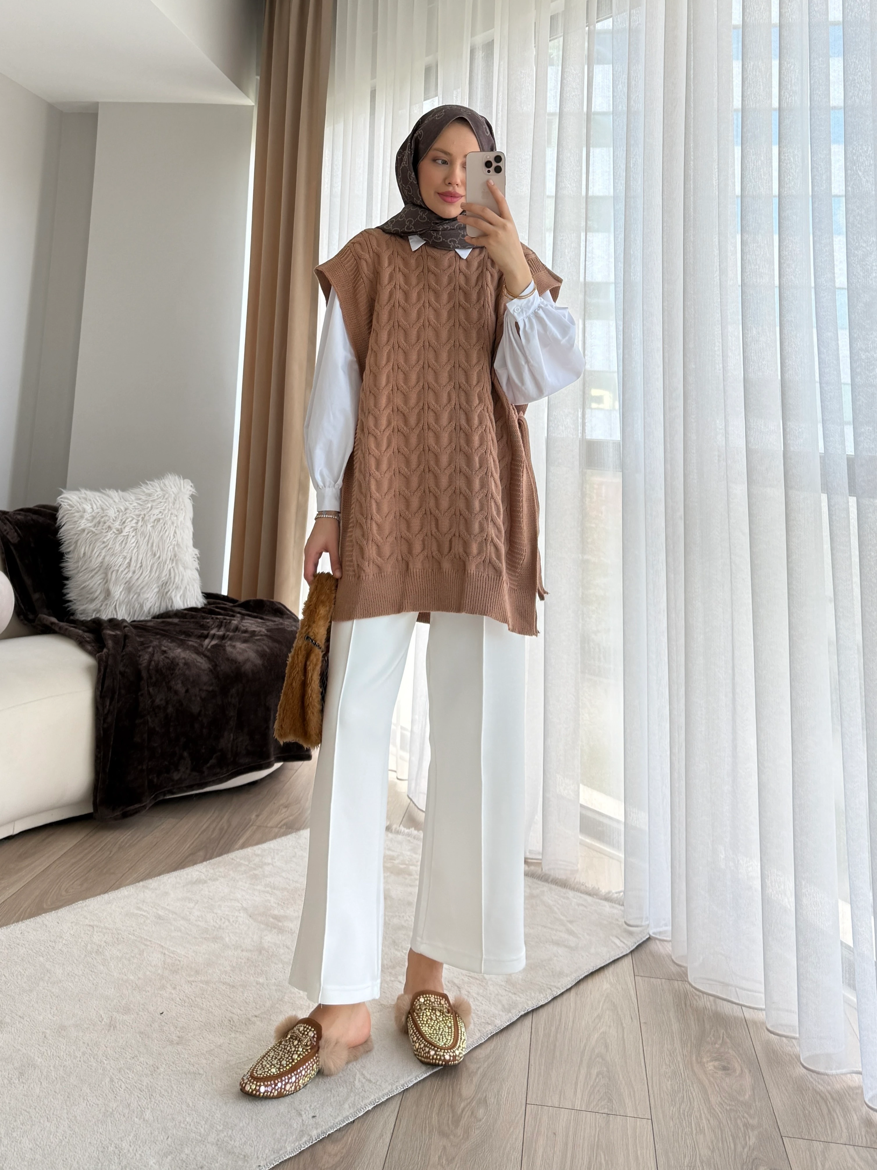 Özge Süveter Vizon