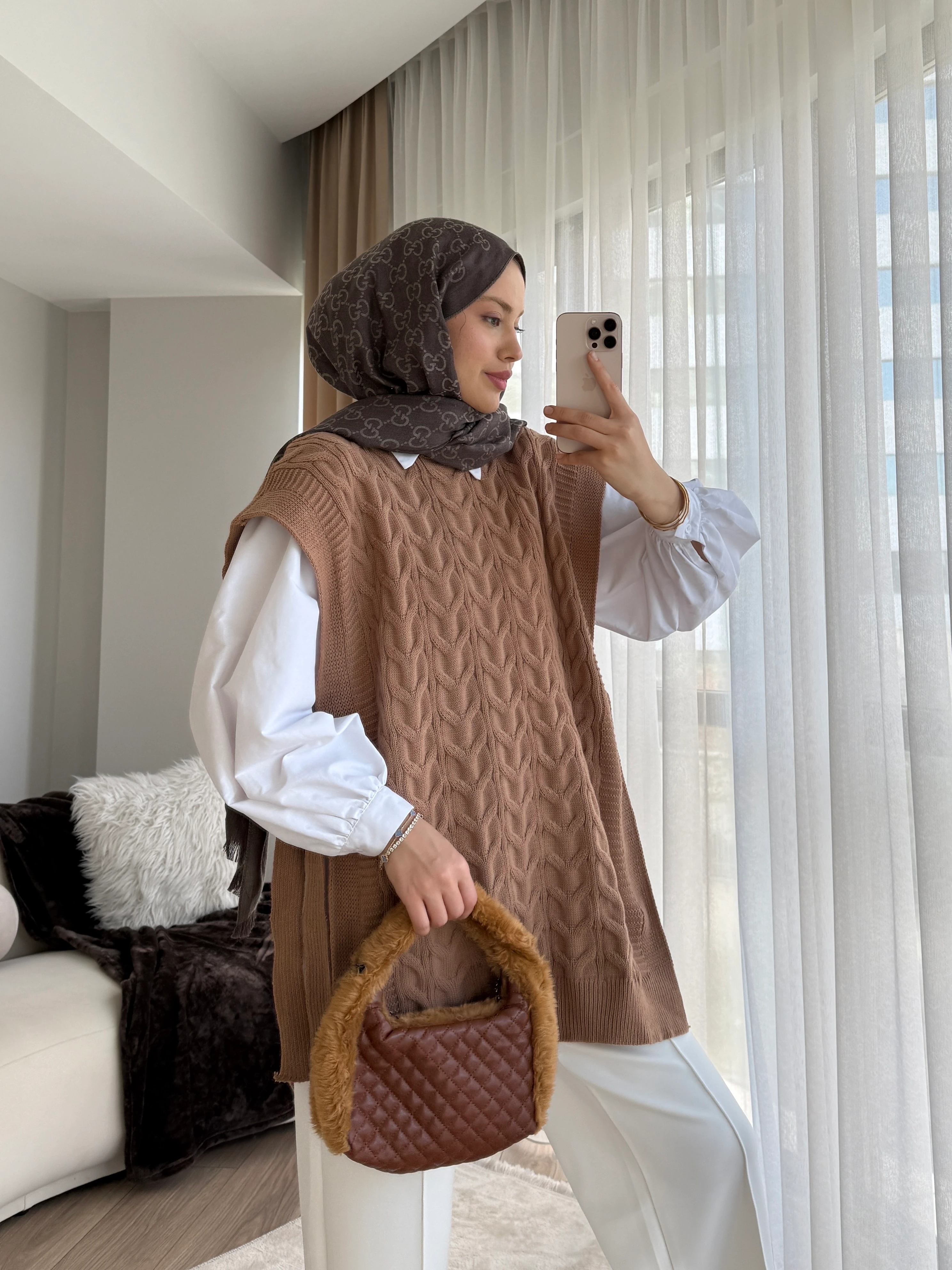 Özge Süveter Vizon