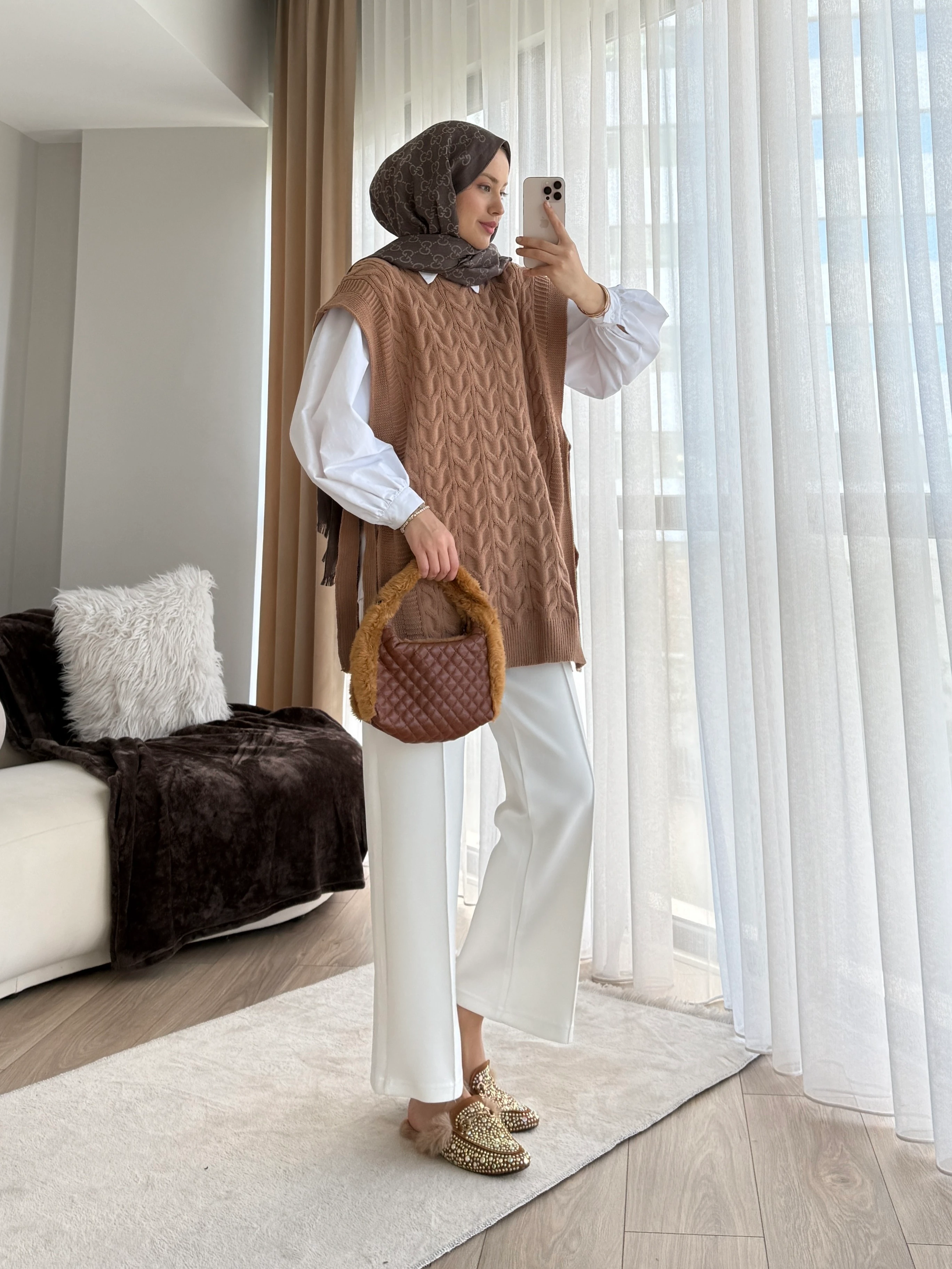 Özge Süveter Vizon