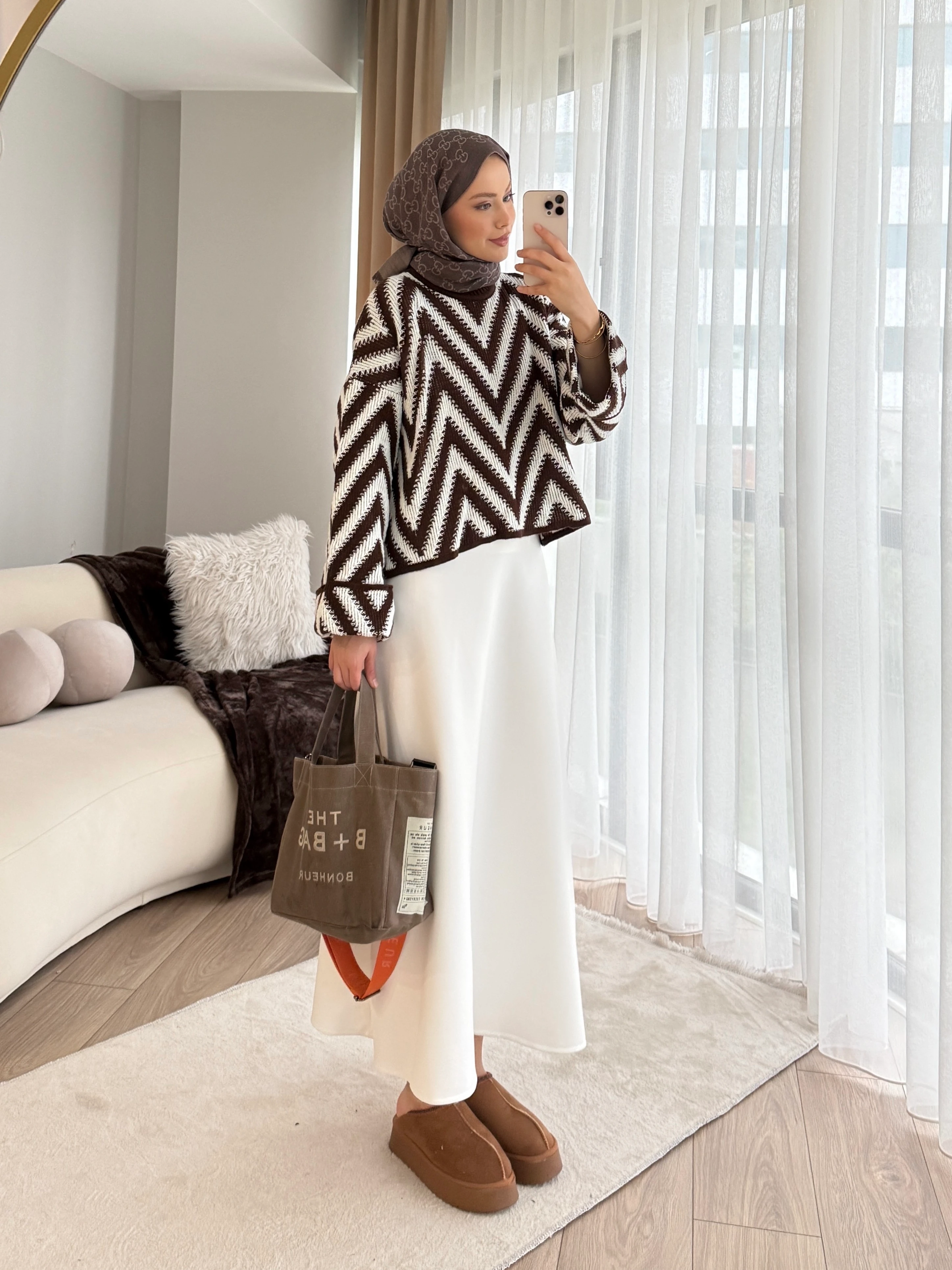 Kahve Zambak Kazak ~ Beyaz Puf Etek