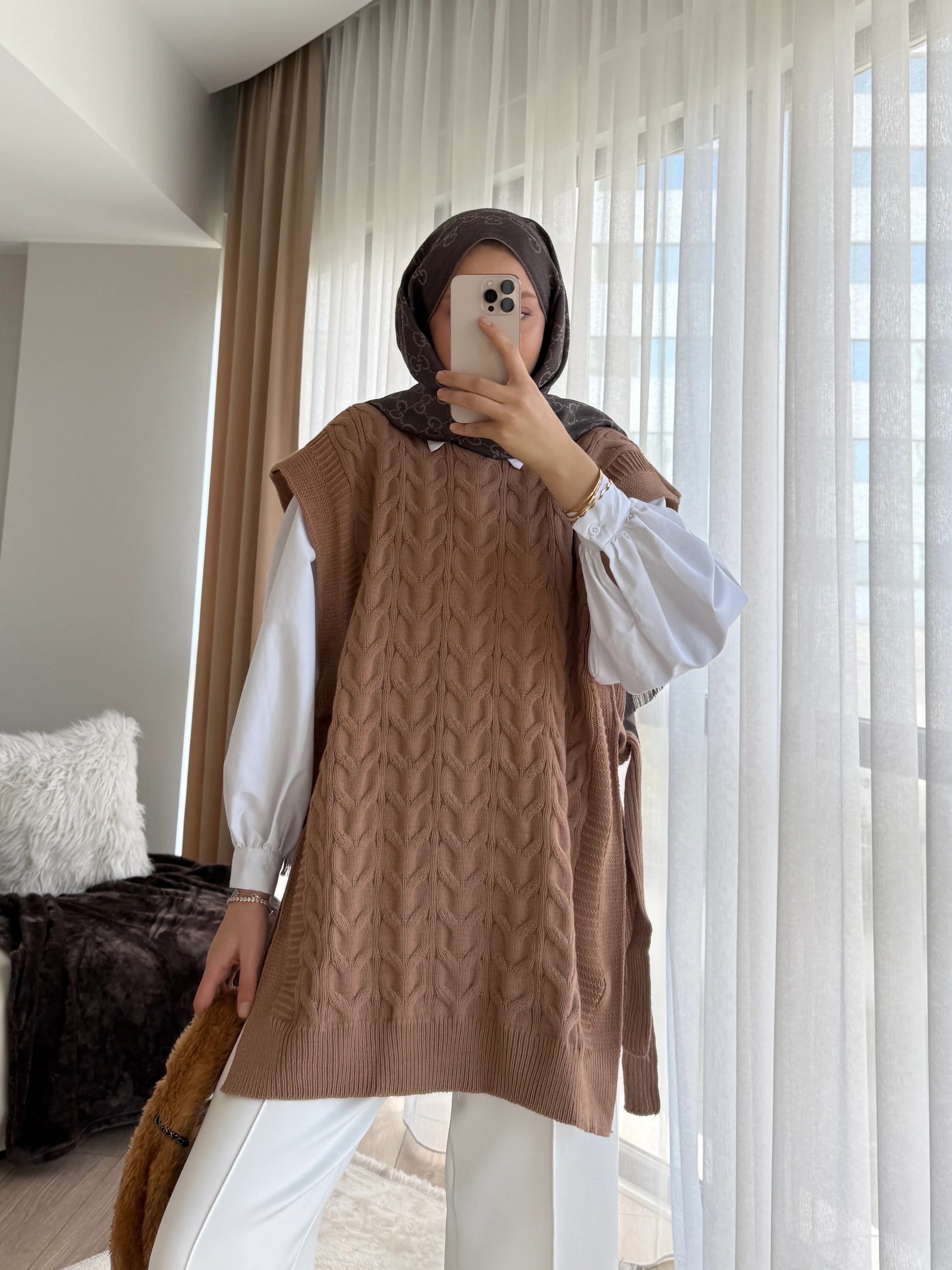 Özge Süveter Vizon