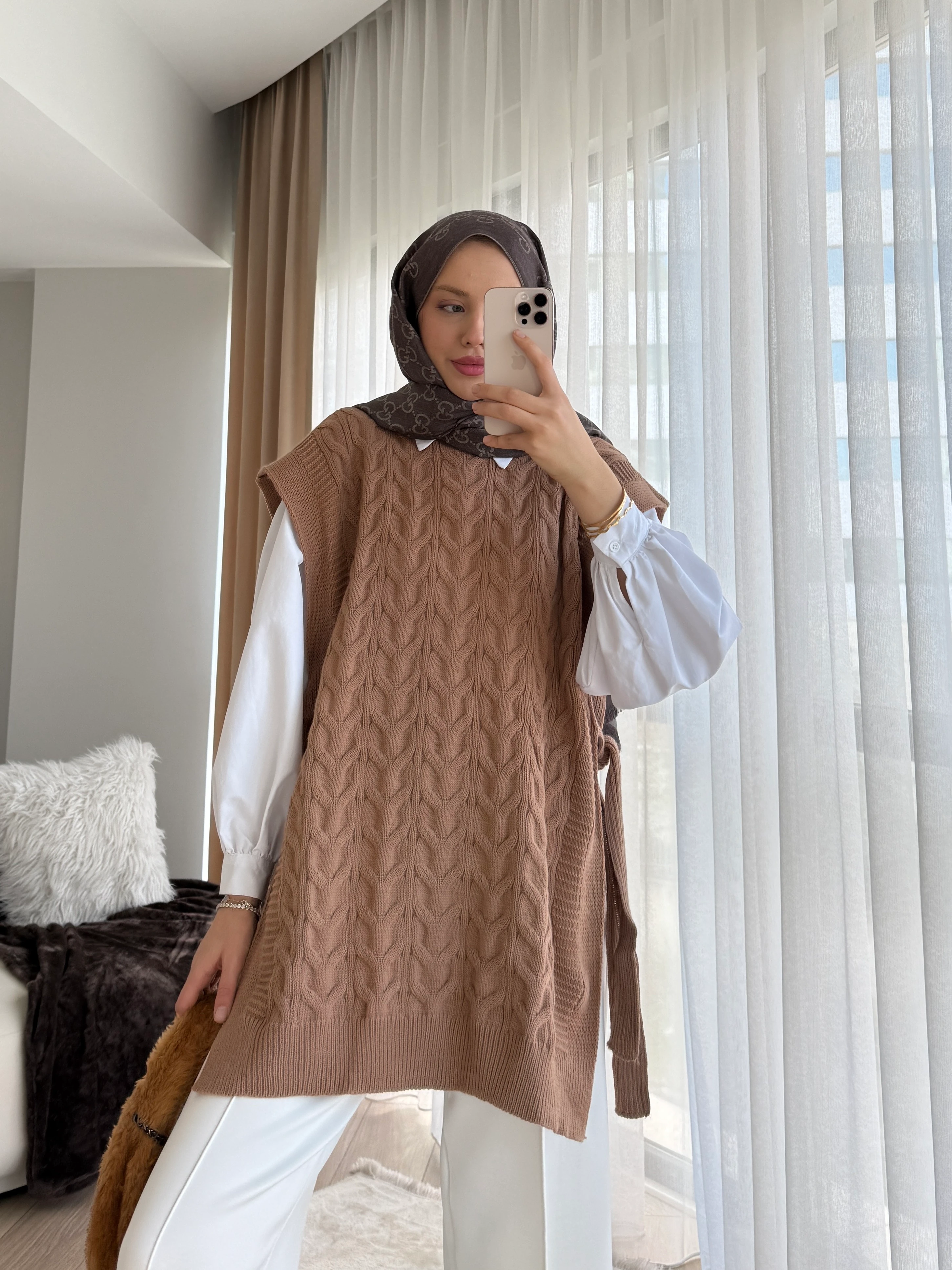 Özge Süveter Vizon