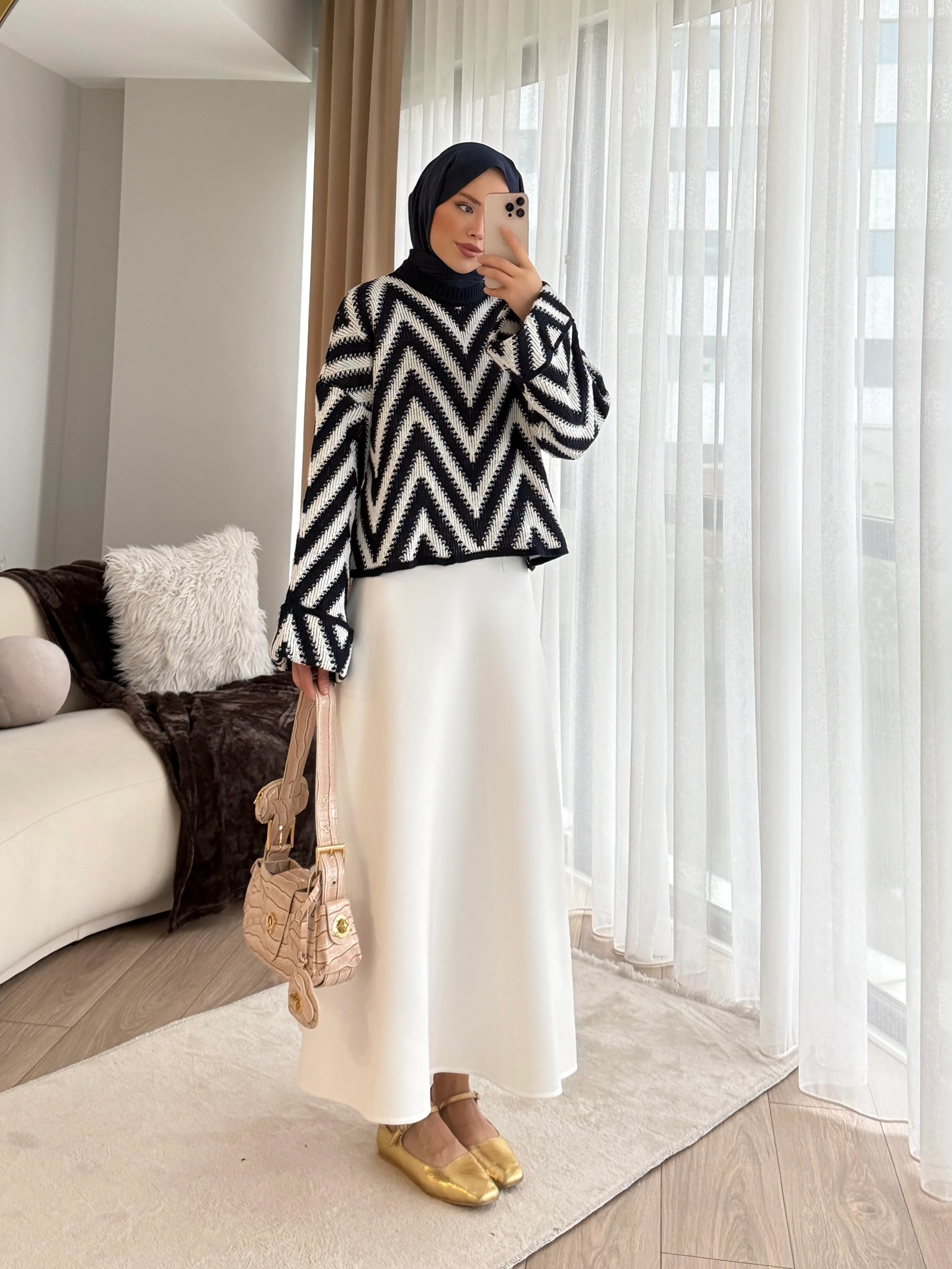 Lacivert Zambak Kazak ~ Beyaz Puf Etek