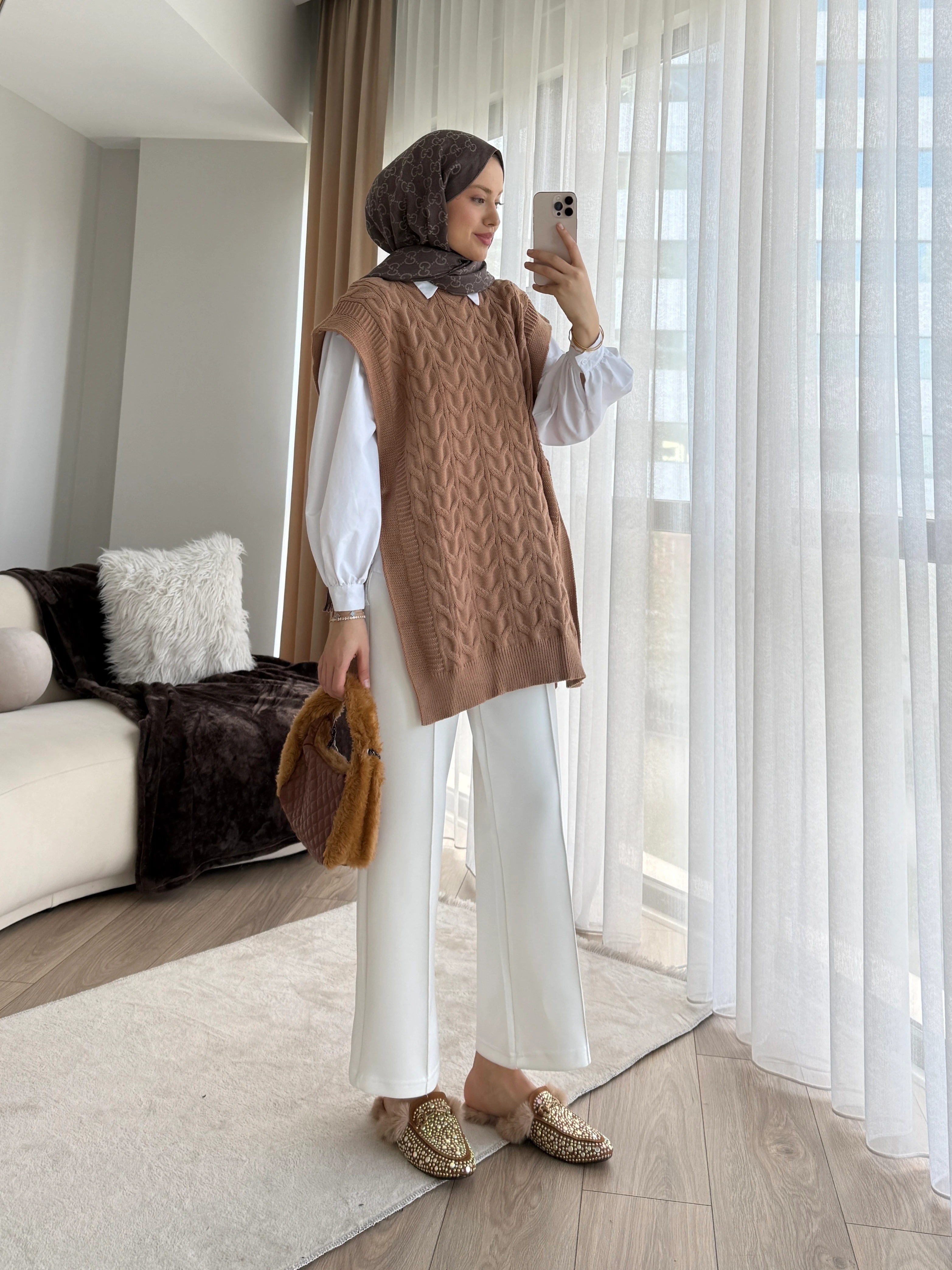 Özge Süveter Vizon