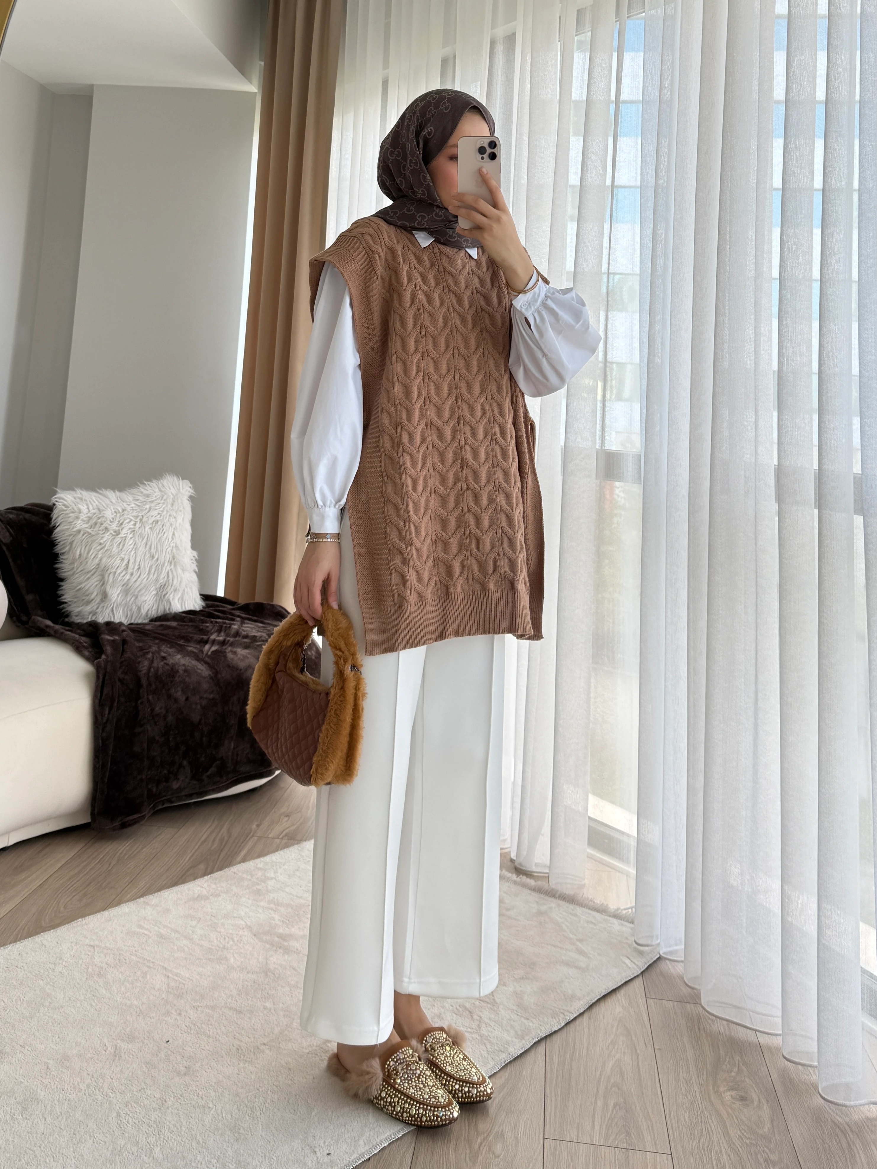 Özge Süveter Vizon