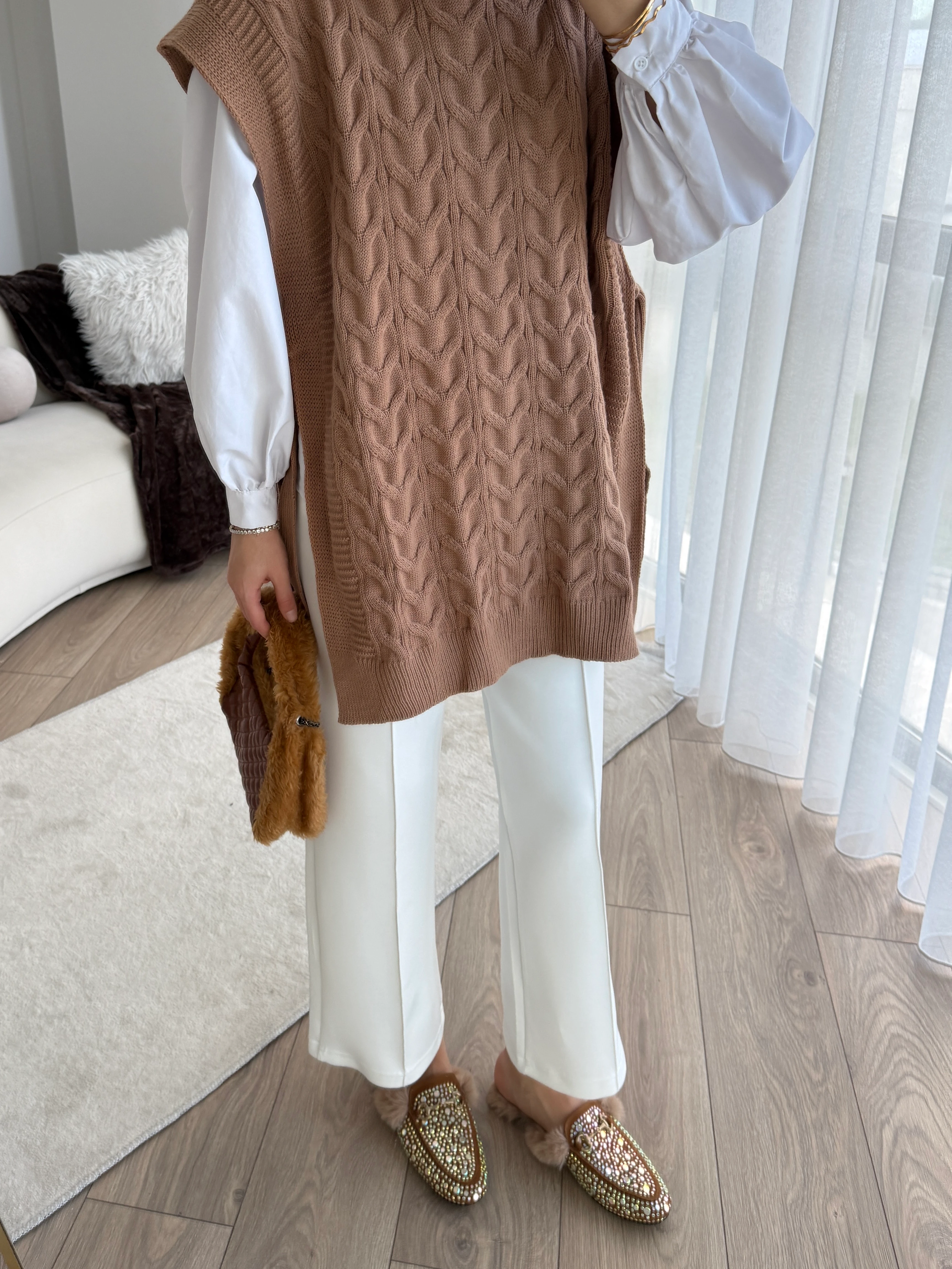 Özge Süveter Vizon