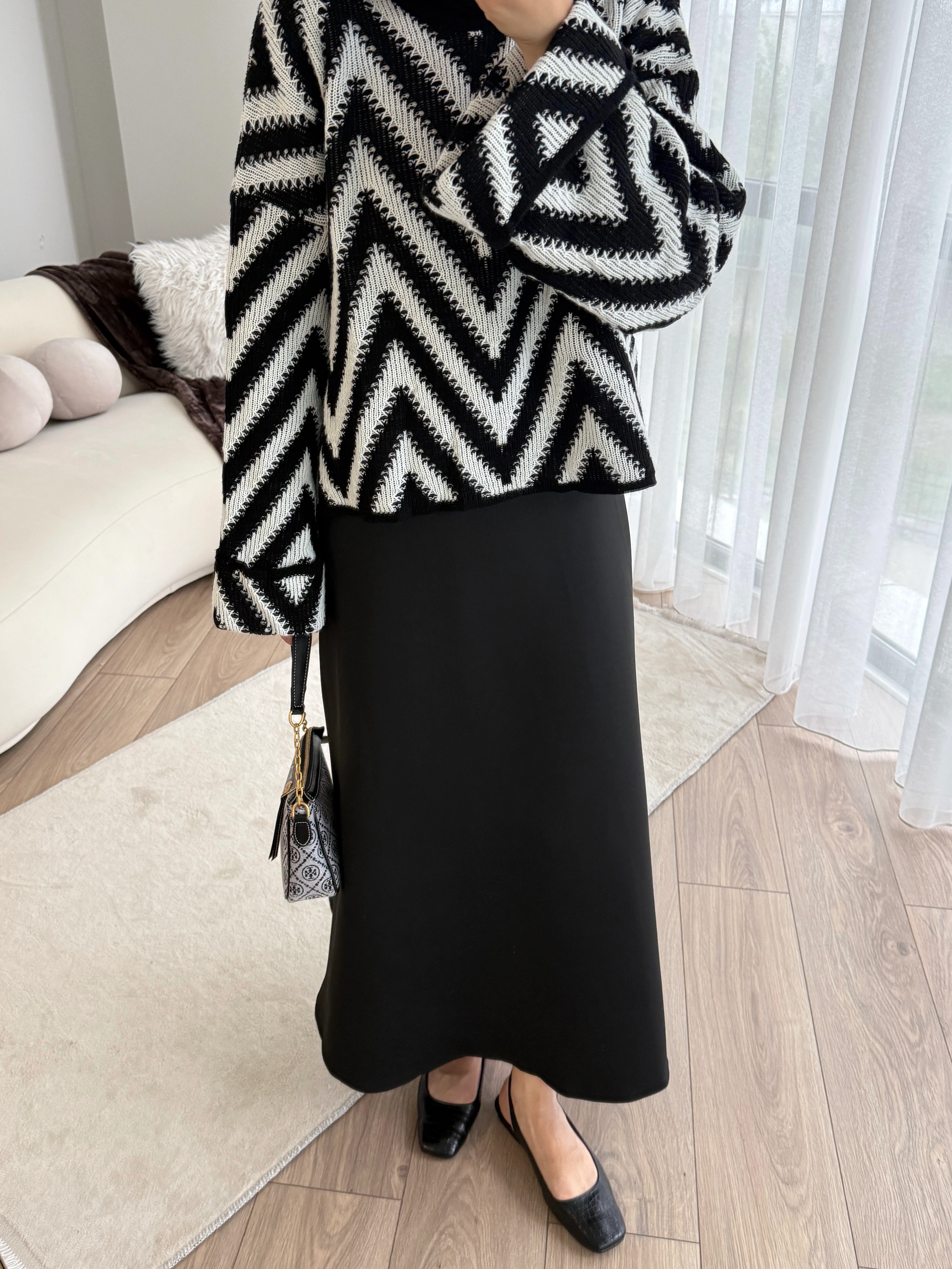 Siyah Zambak Kazak ~ Siyah Puf Etek