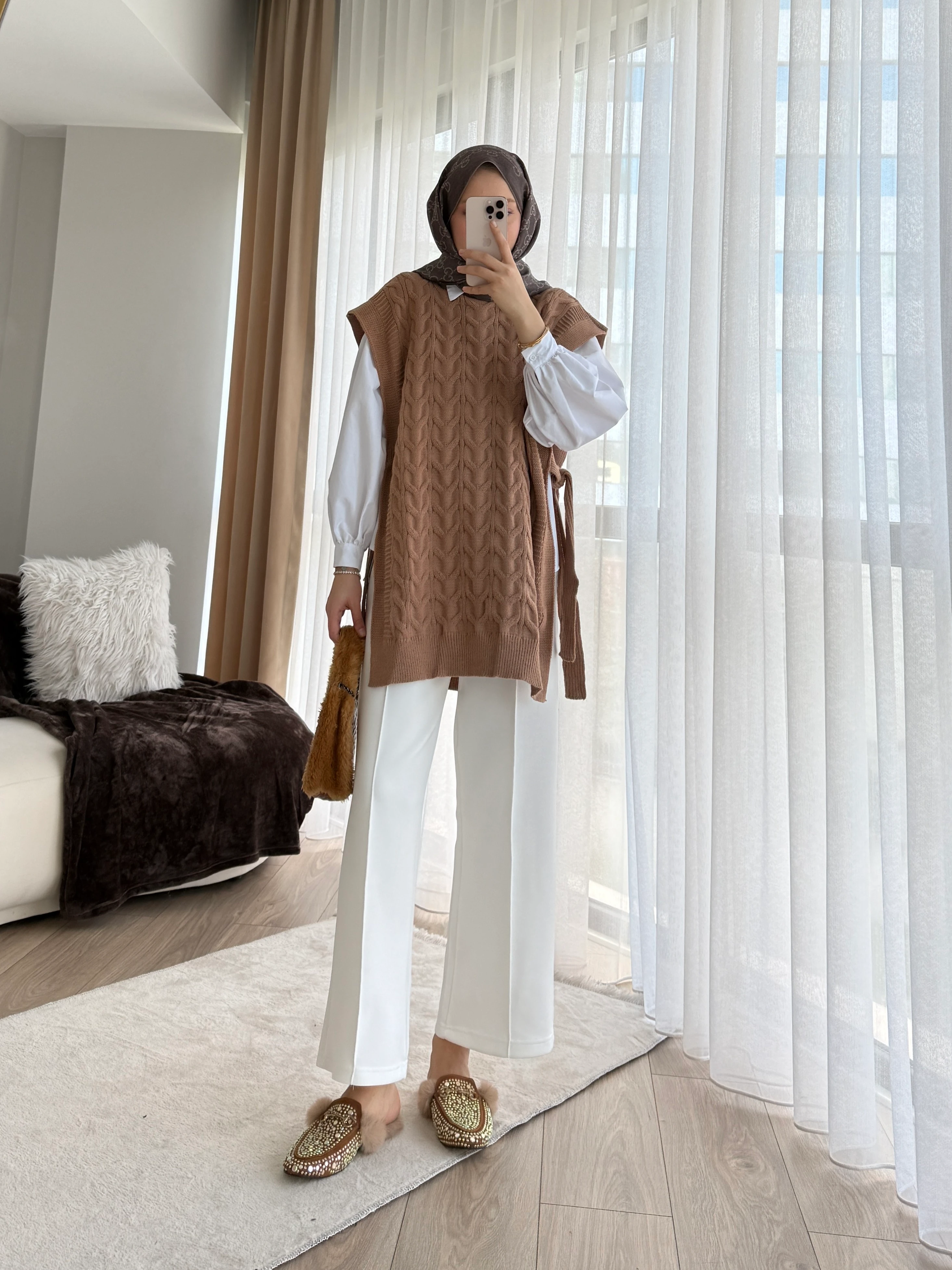 Özge Süveter Vizon