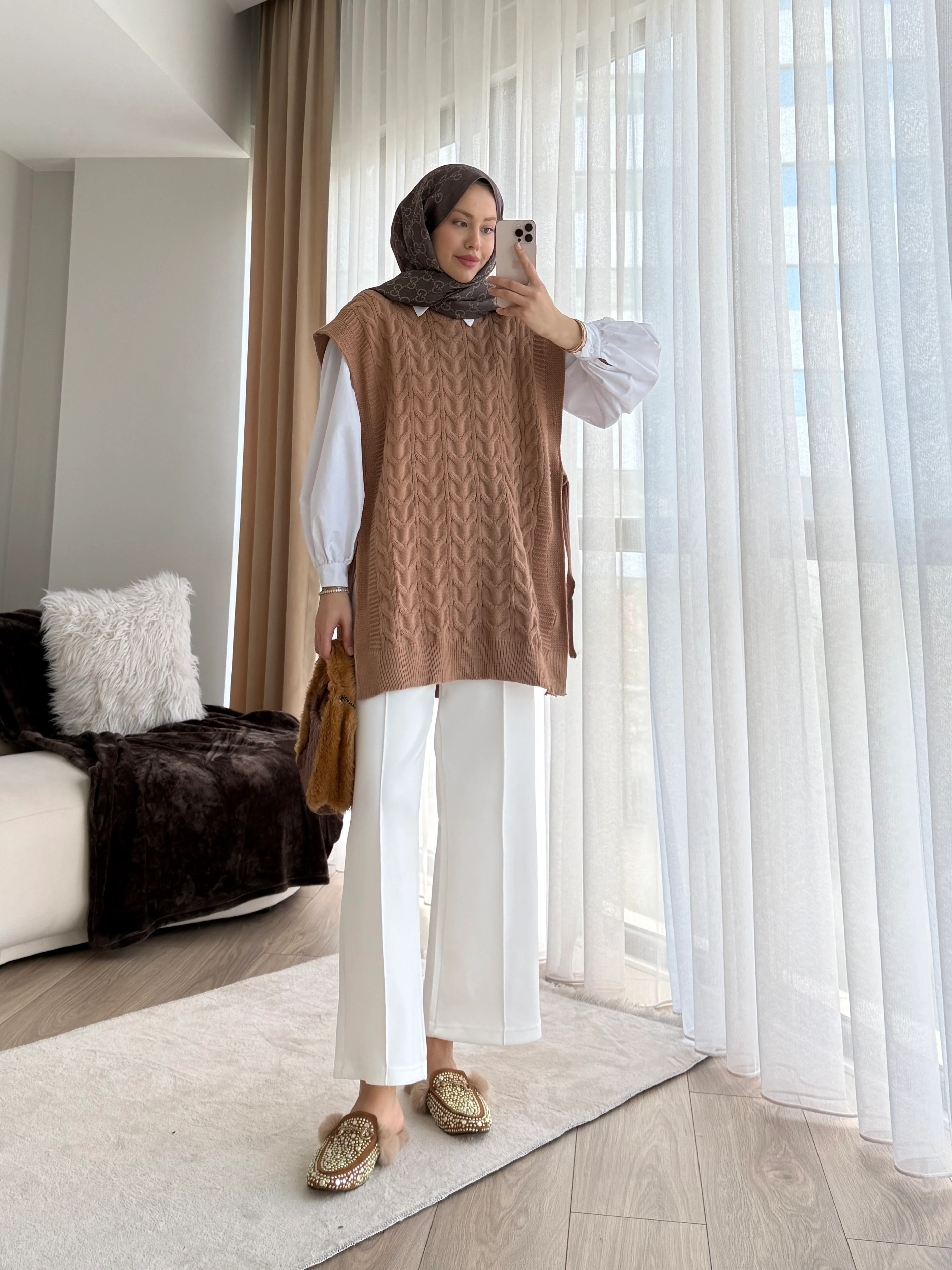 Özge Süveter Vizon