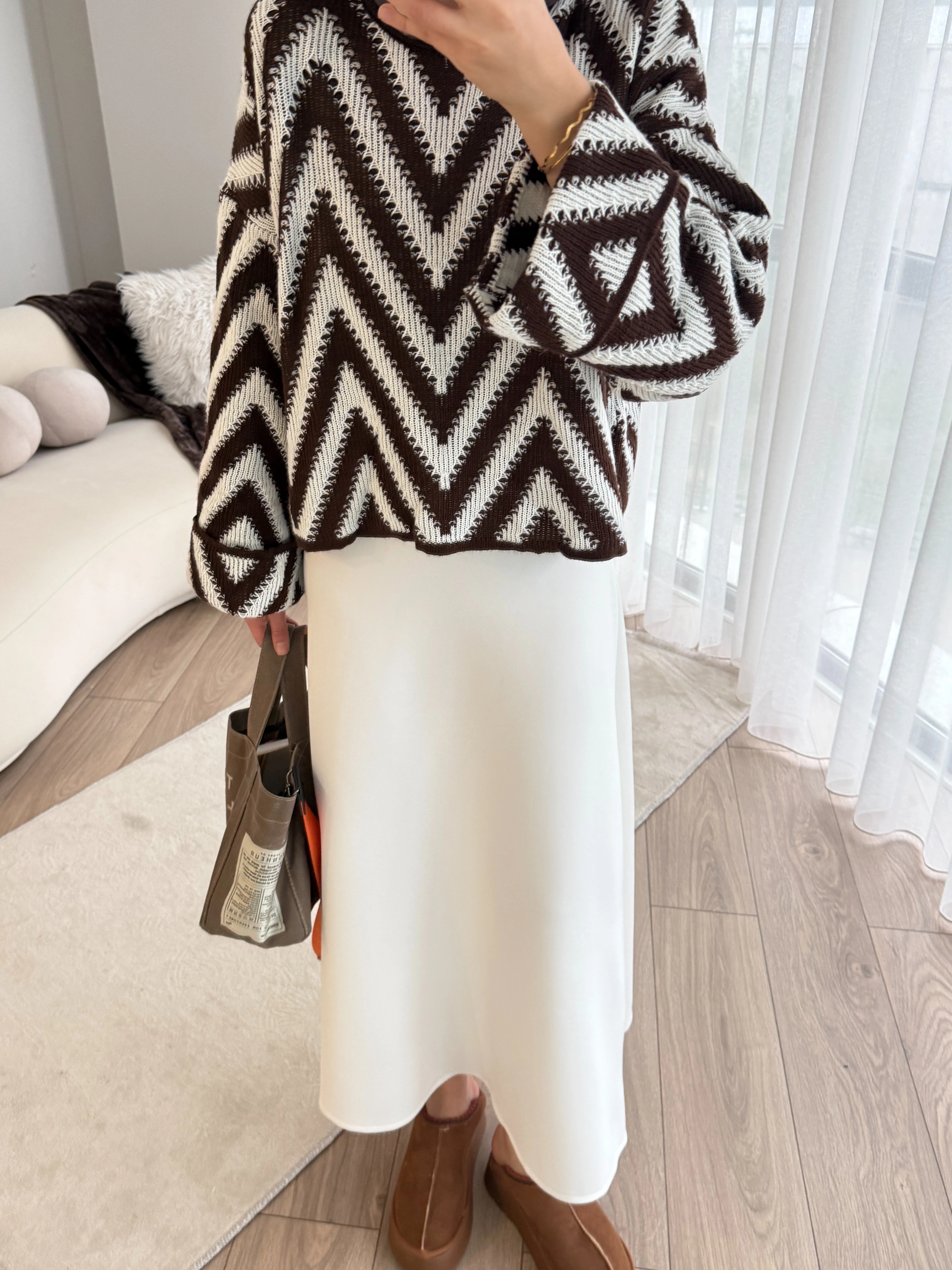 Kahve Zambak Kazak ~ Beyaz Puf Etek