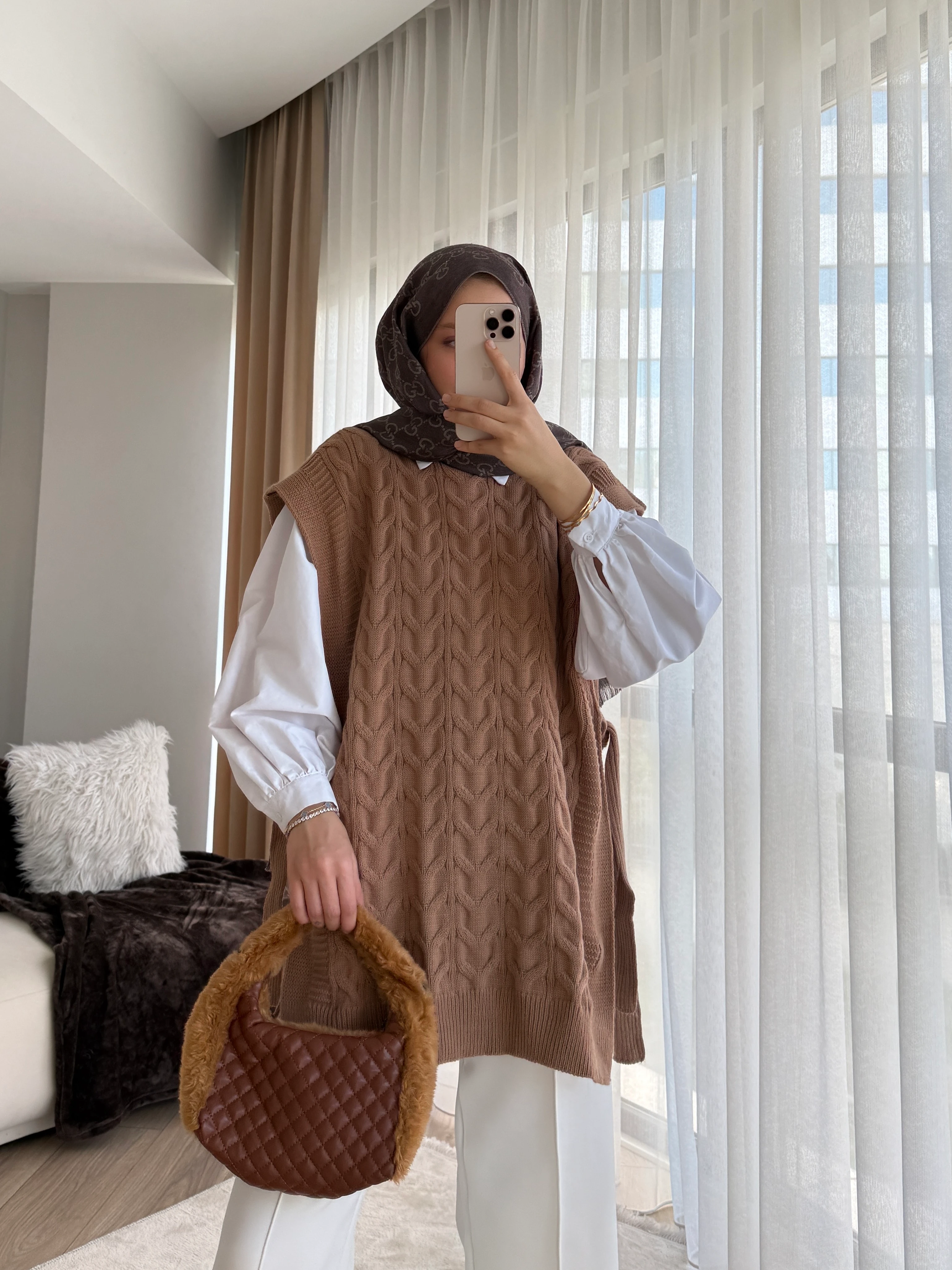 Özge Süveter Vizon