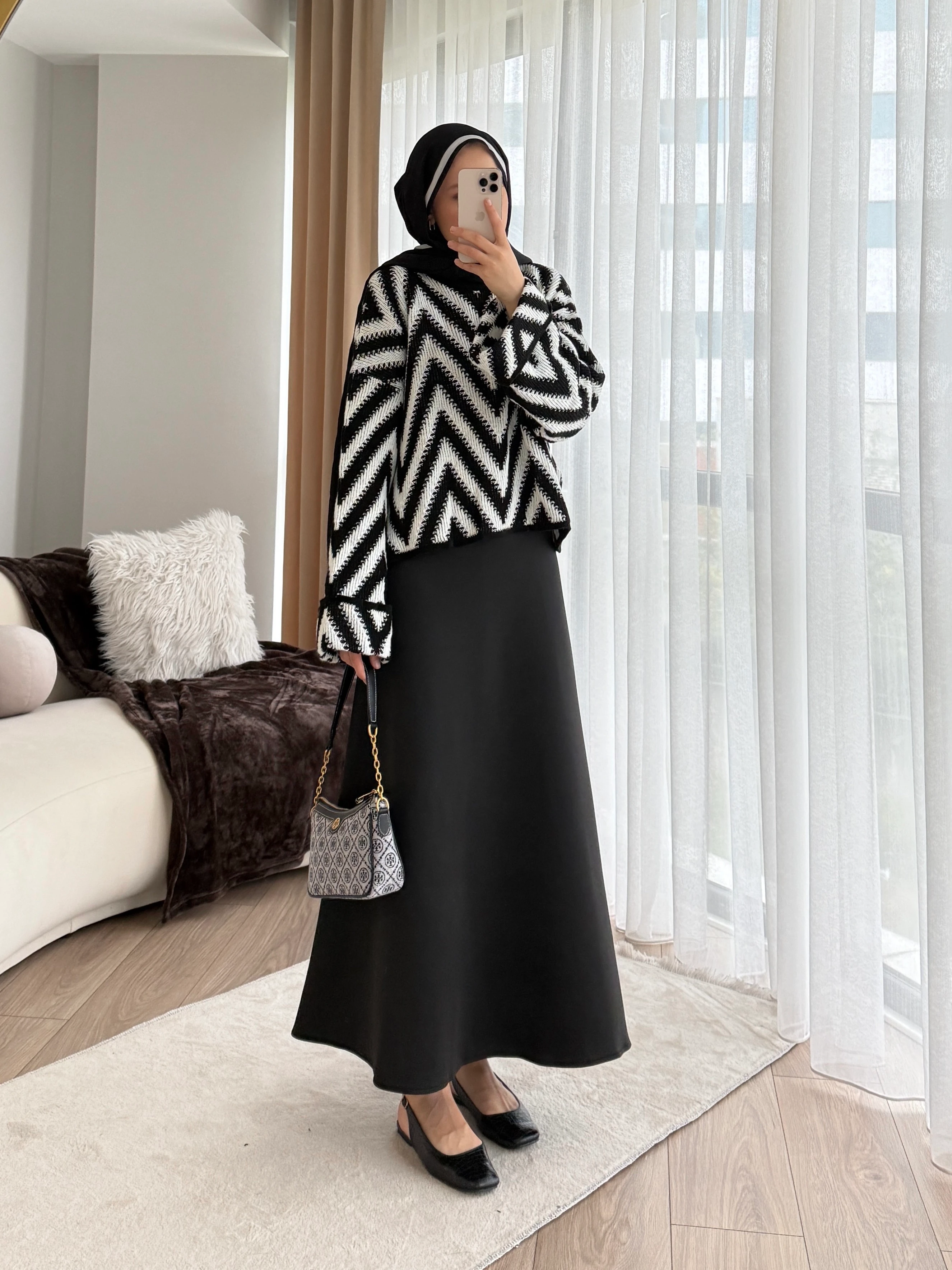 Siyah Zambak Kazak ~ Siyah Puf Etek