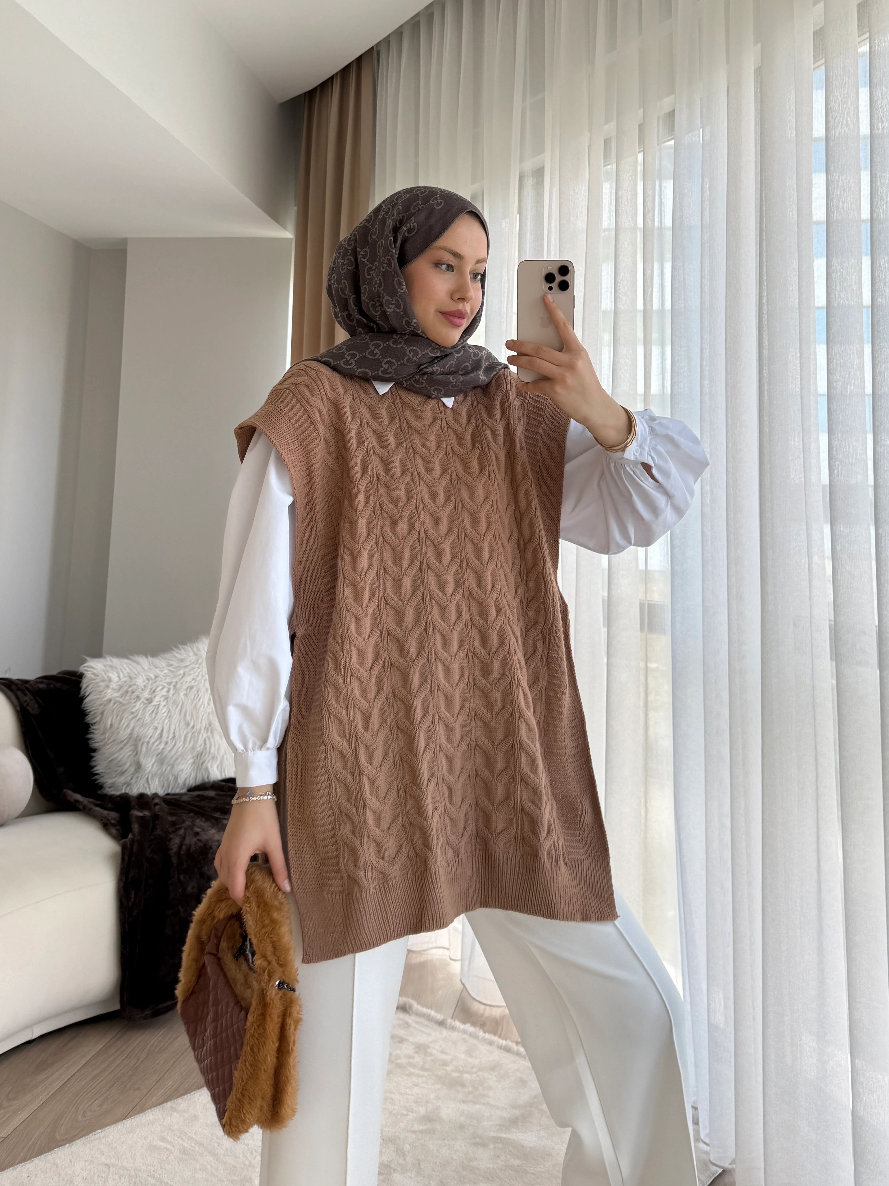 Özge Süveter Vizon