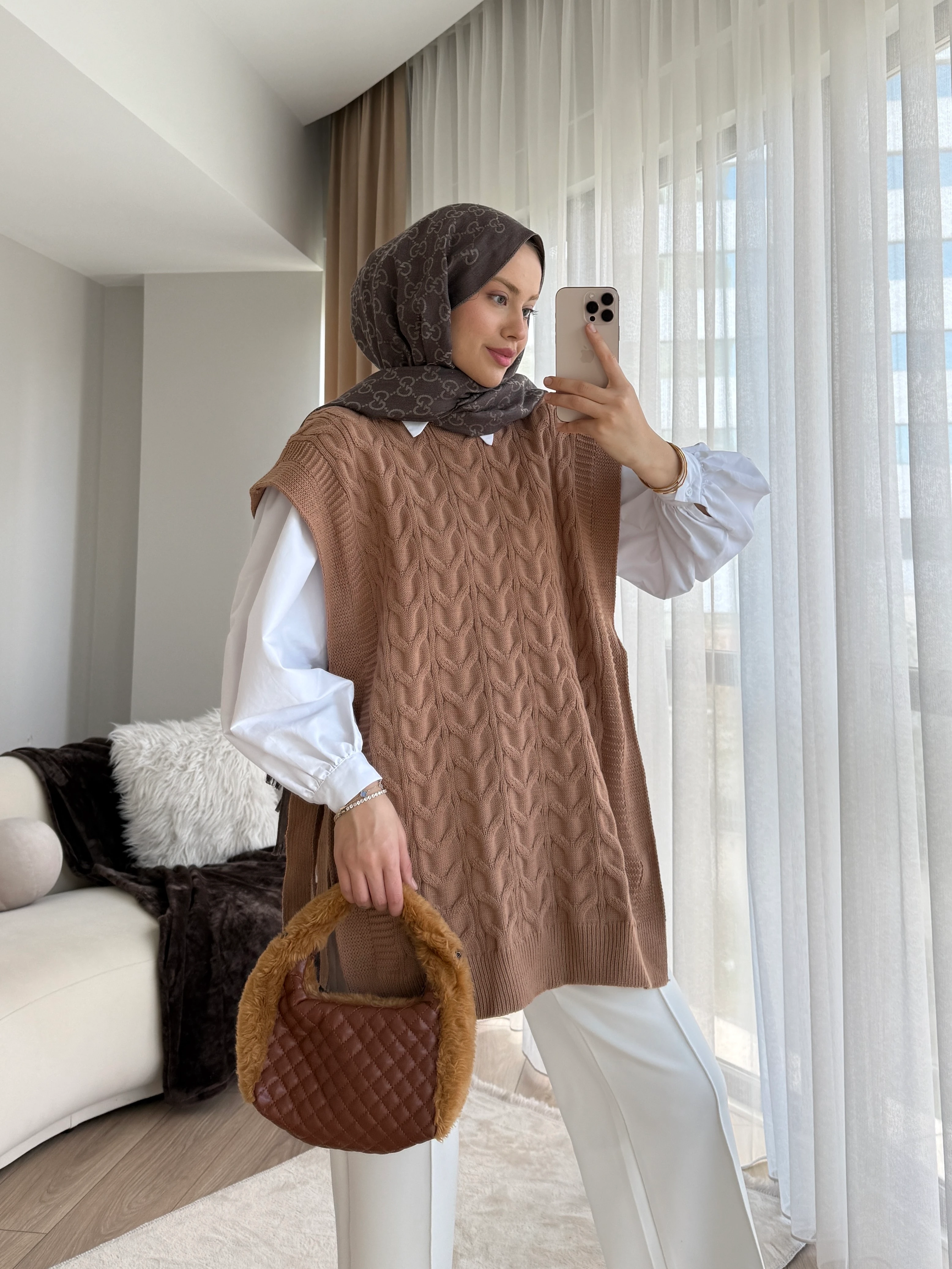 Özge Süveter Vizon