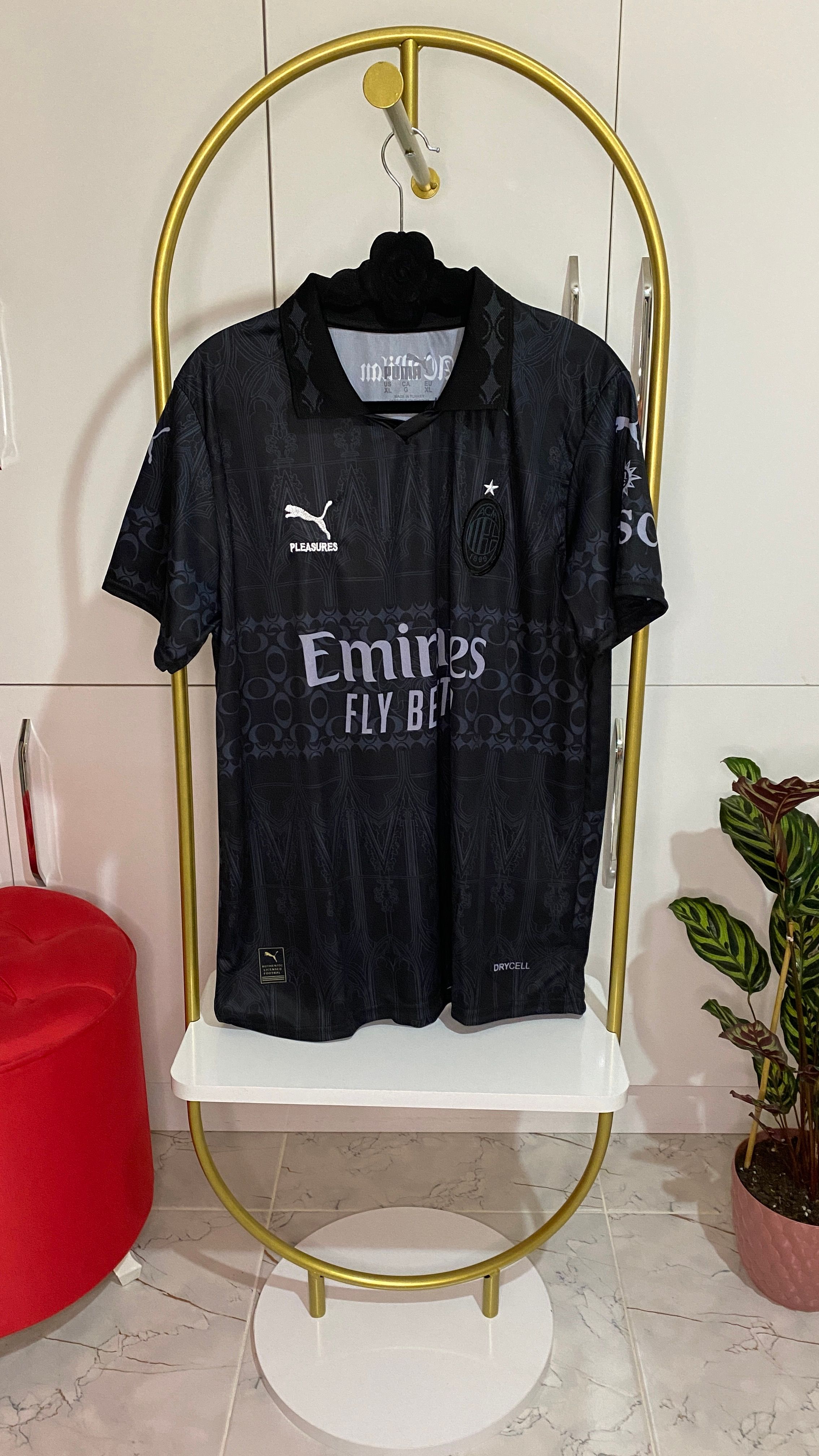Ac milan siyah yakali forma