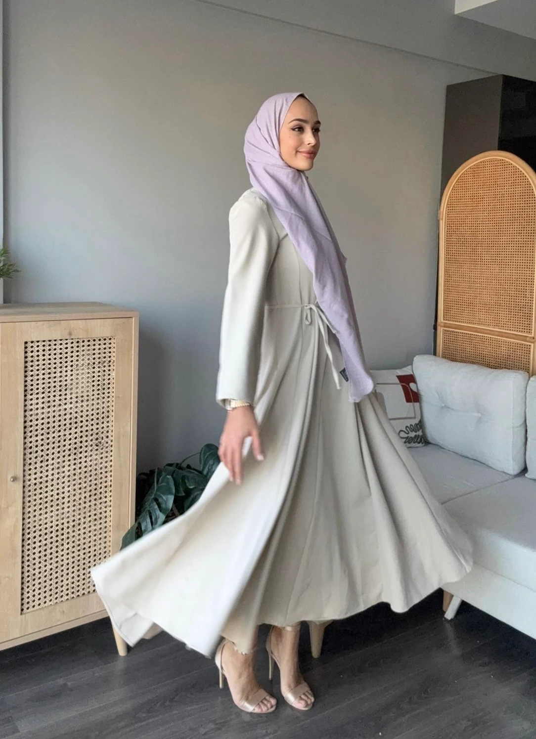 Belden oturtma elbise - Taş