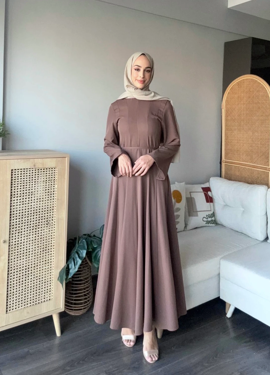 Belden oturtma elbise - Kahve