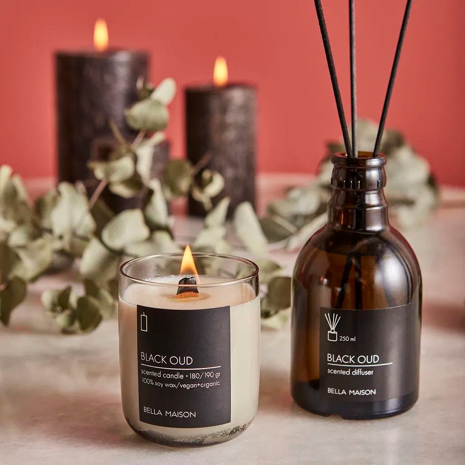 Black Oud Soy Wax Mum