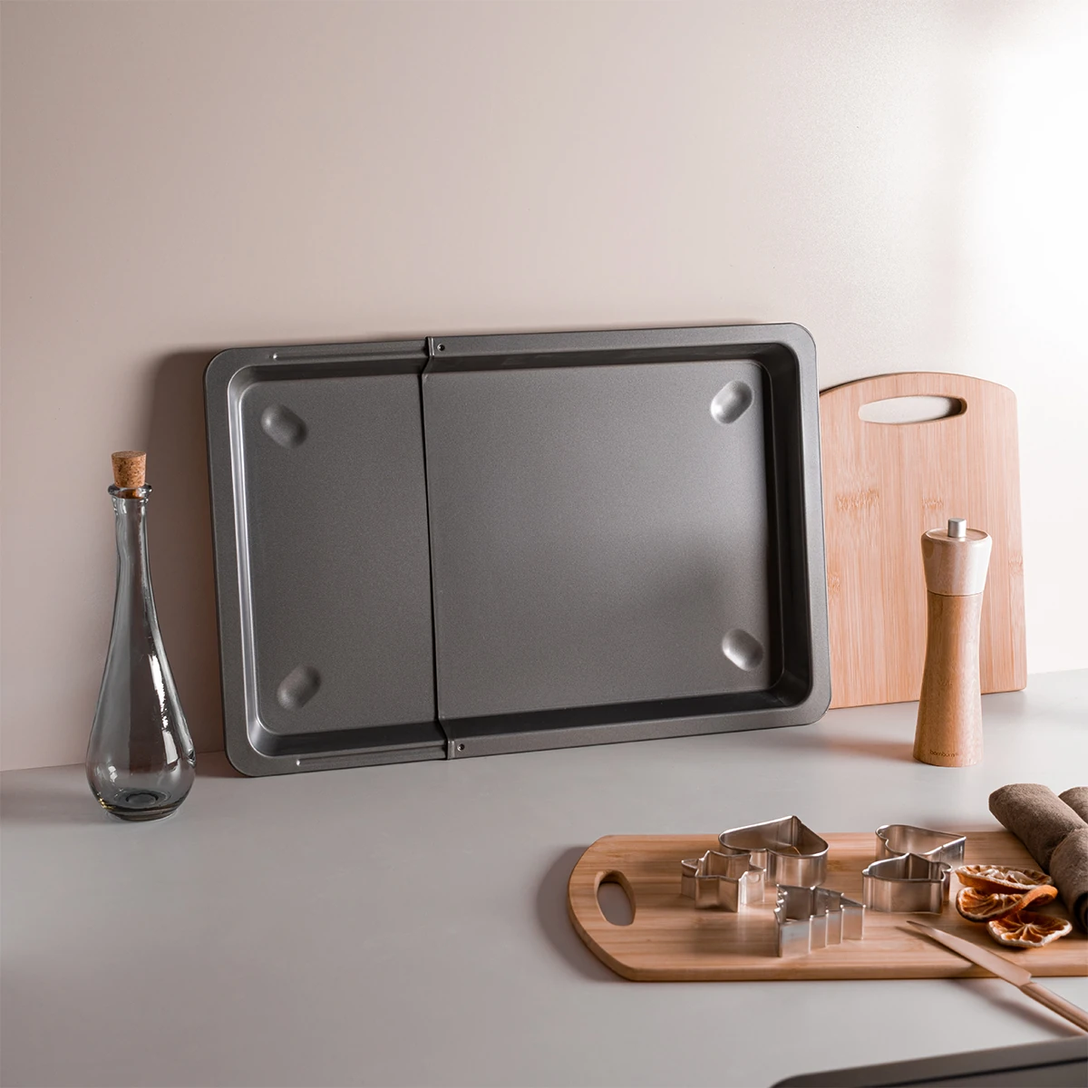 Kırmızı Genişleyen Fırın Tepsisi 37 cm