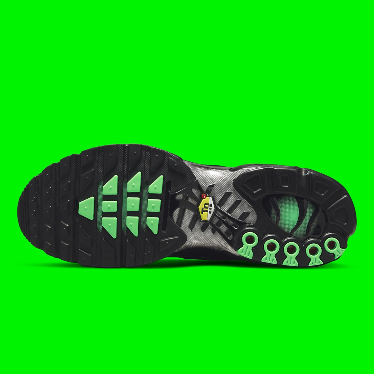 Nike Air Max Plus Black Green Strike Metallic Silver