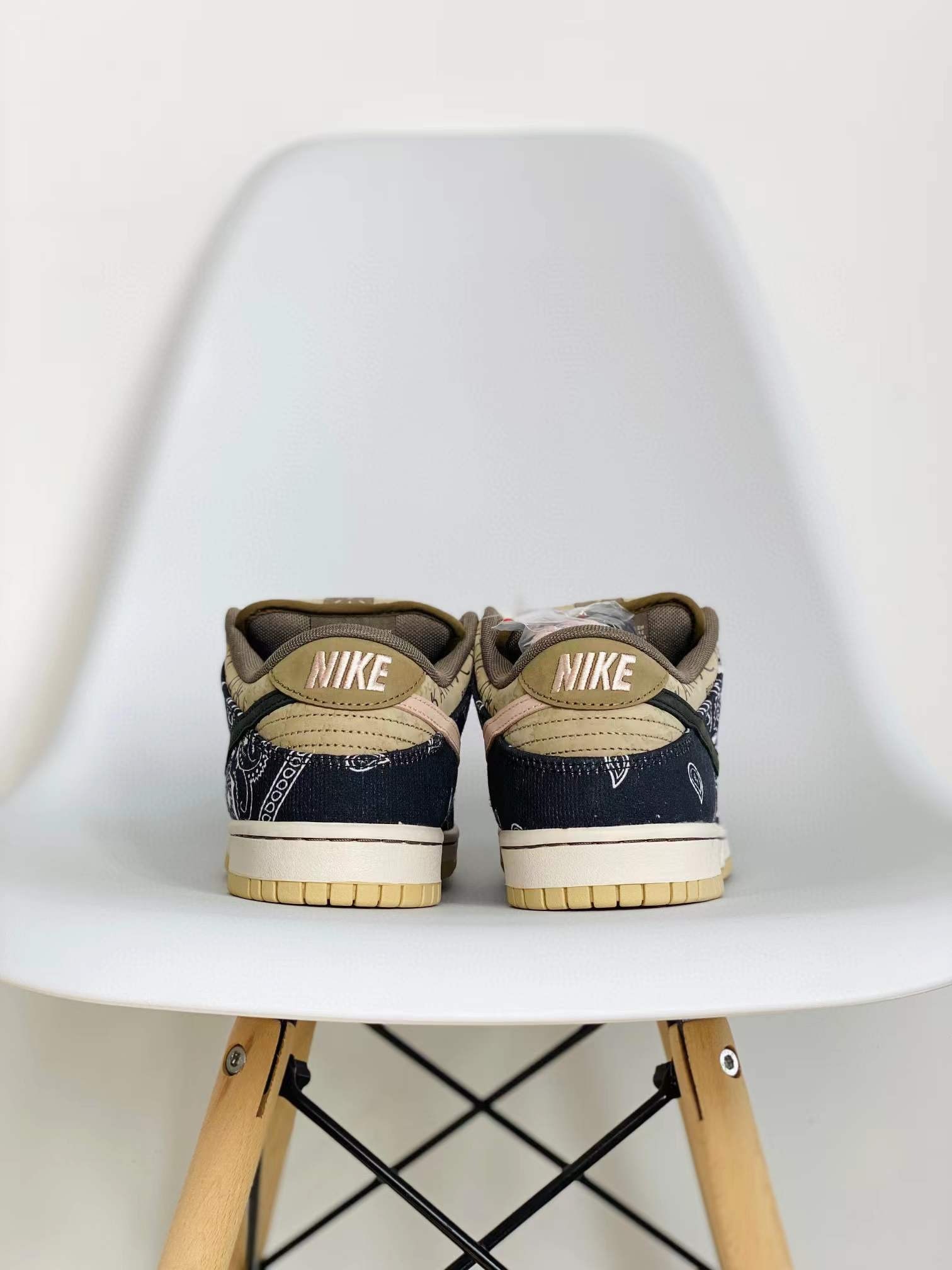 Nike SB Dunk Low Travis Scott