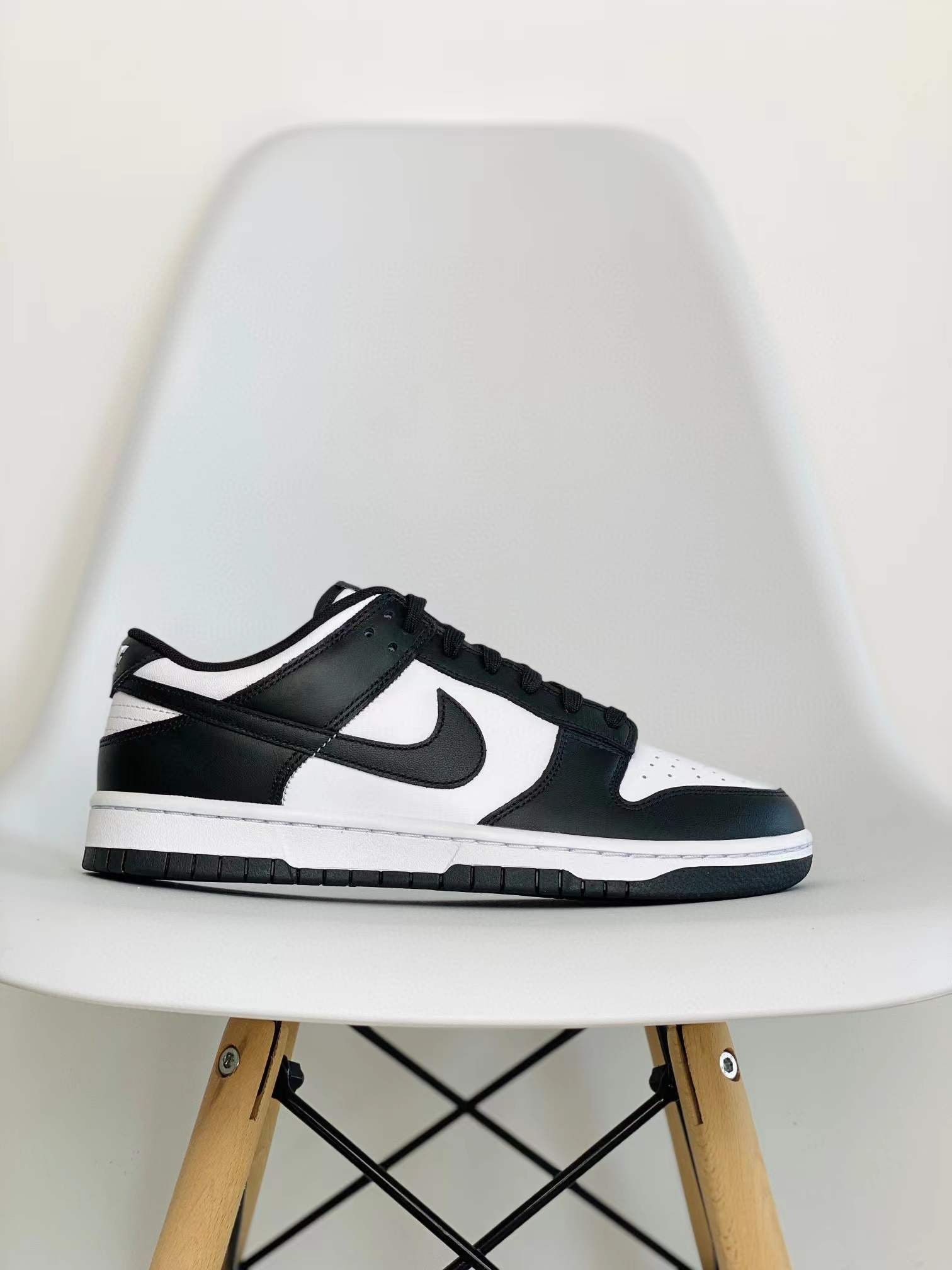 Nike Dunk Low Retro White/Black Panda