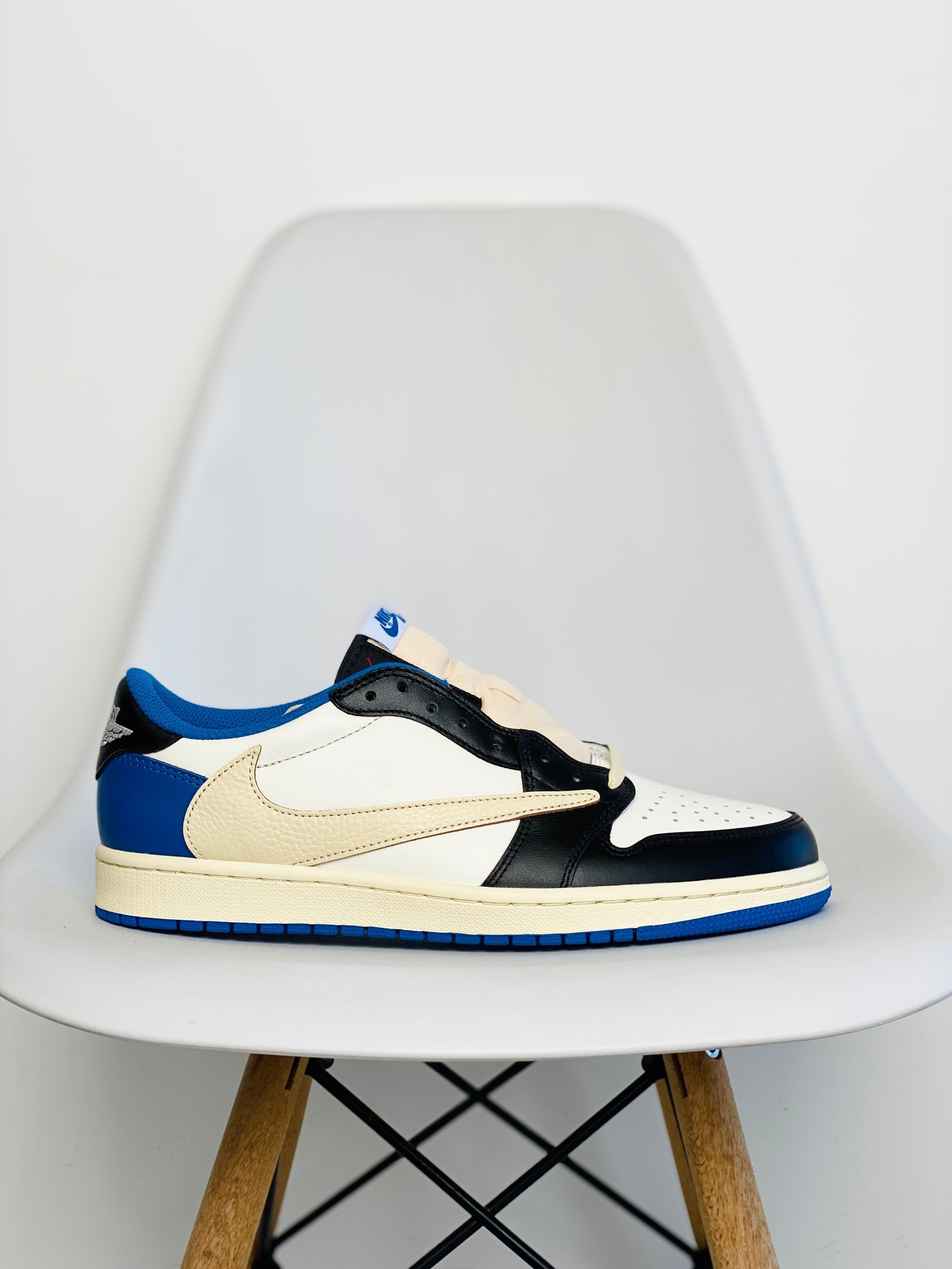 Nike Air Jordan 1 Retro Low OG SP Fragment x Travis Scott