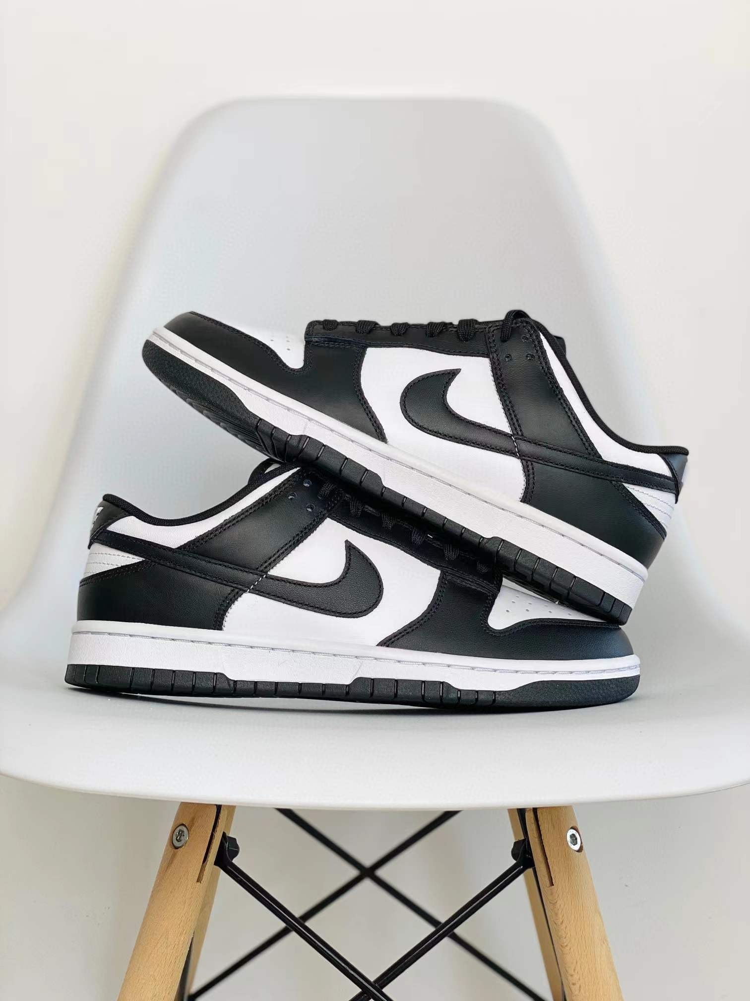 Nike Dunk Low Retro White/Black Panda