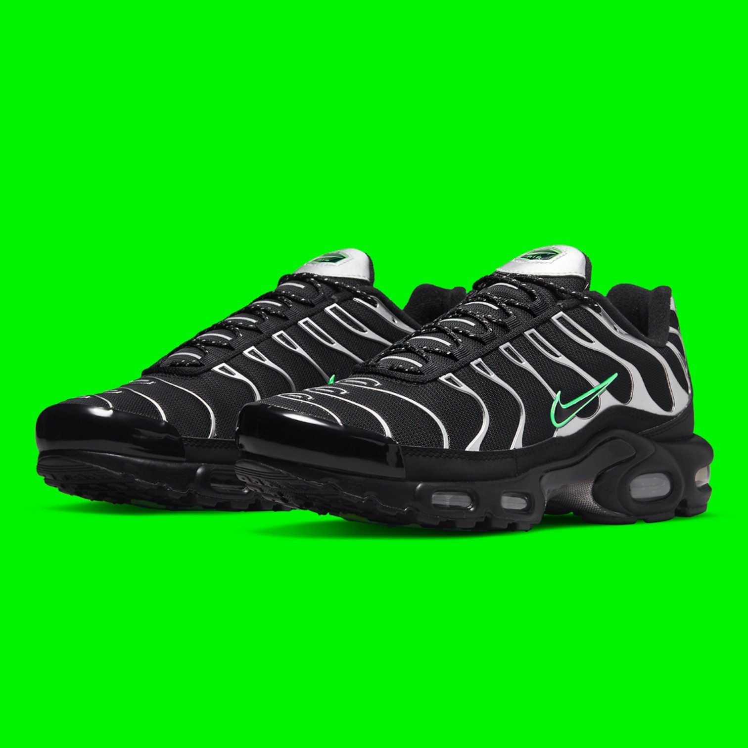 Nike Air Max Plus Black Green Strike Metallic Silver