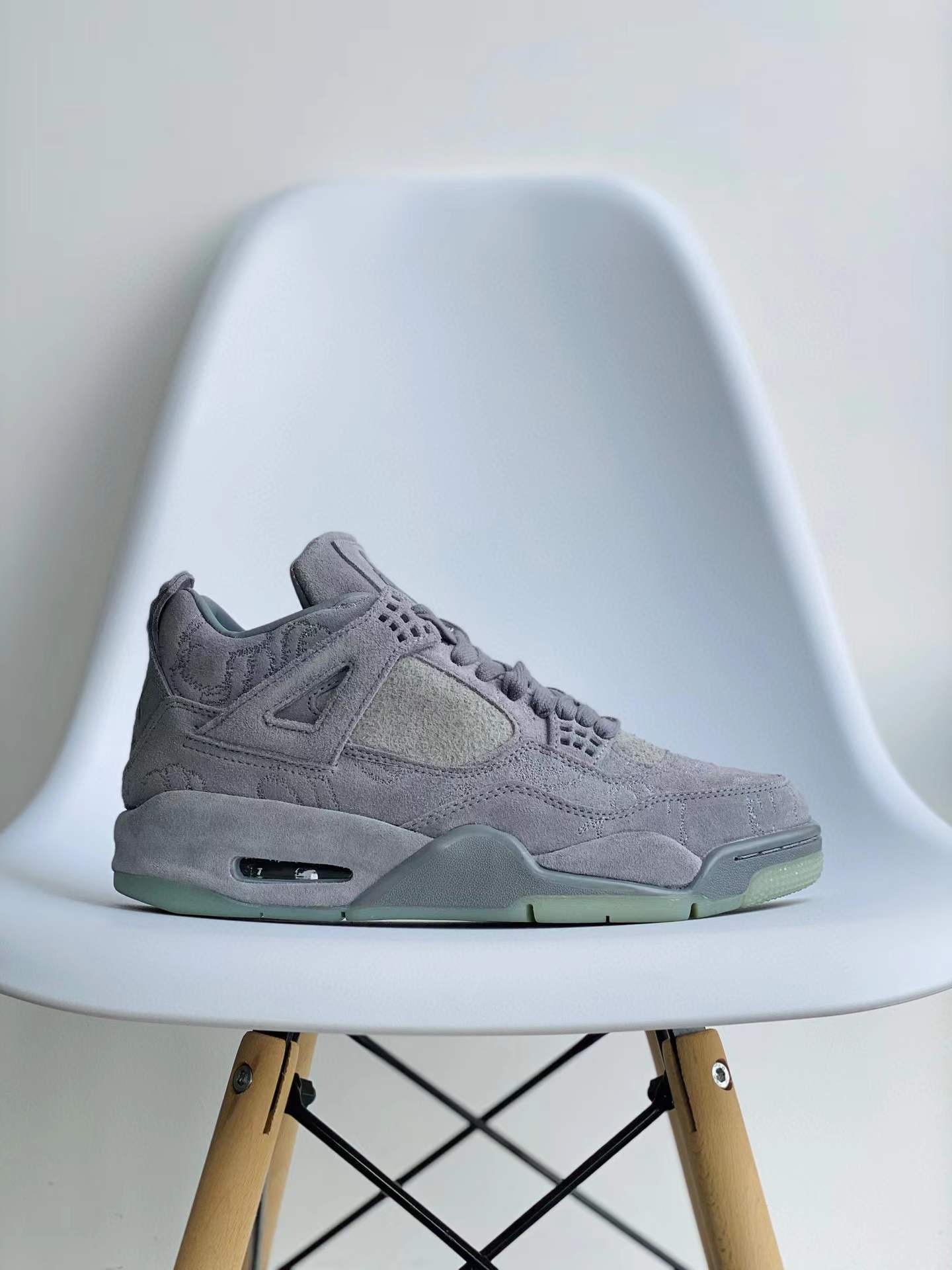 Nike Air Jordan 4 Retro Kaws