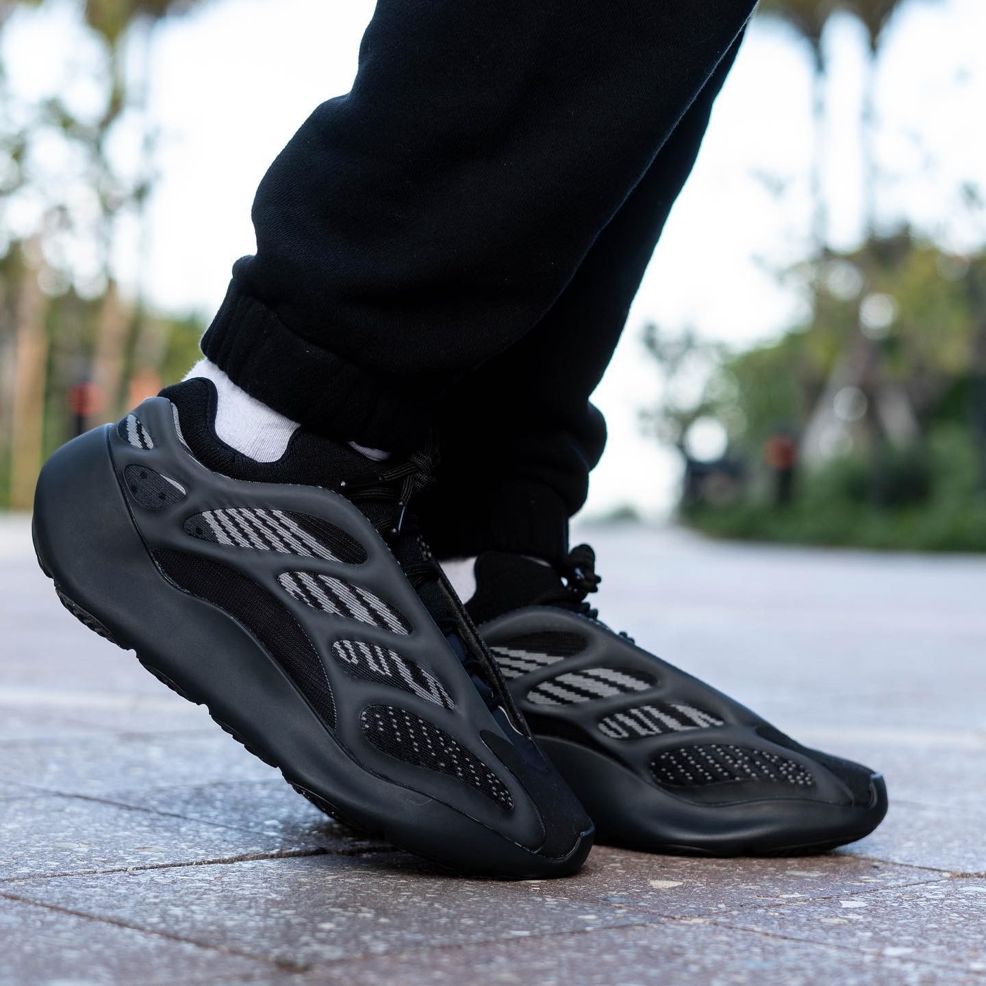 adidas Yeezy 700 V3 Alvah