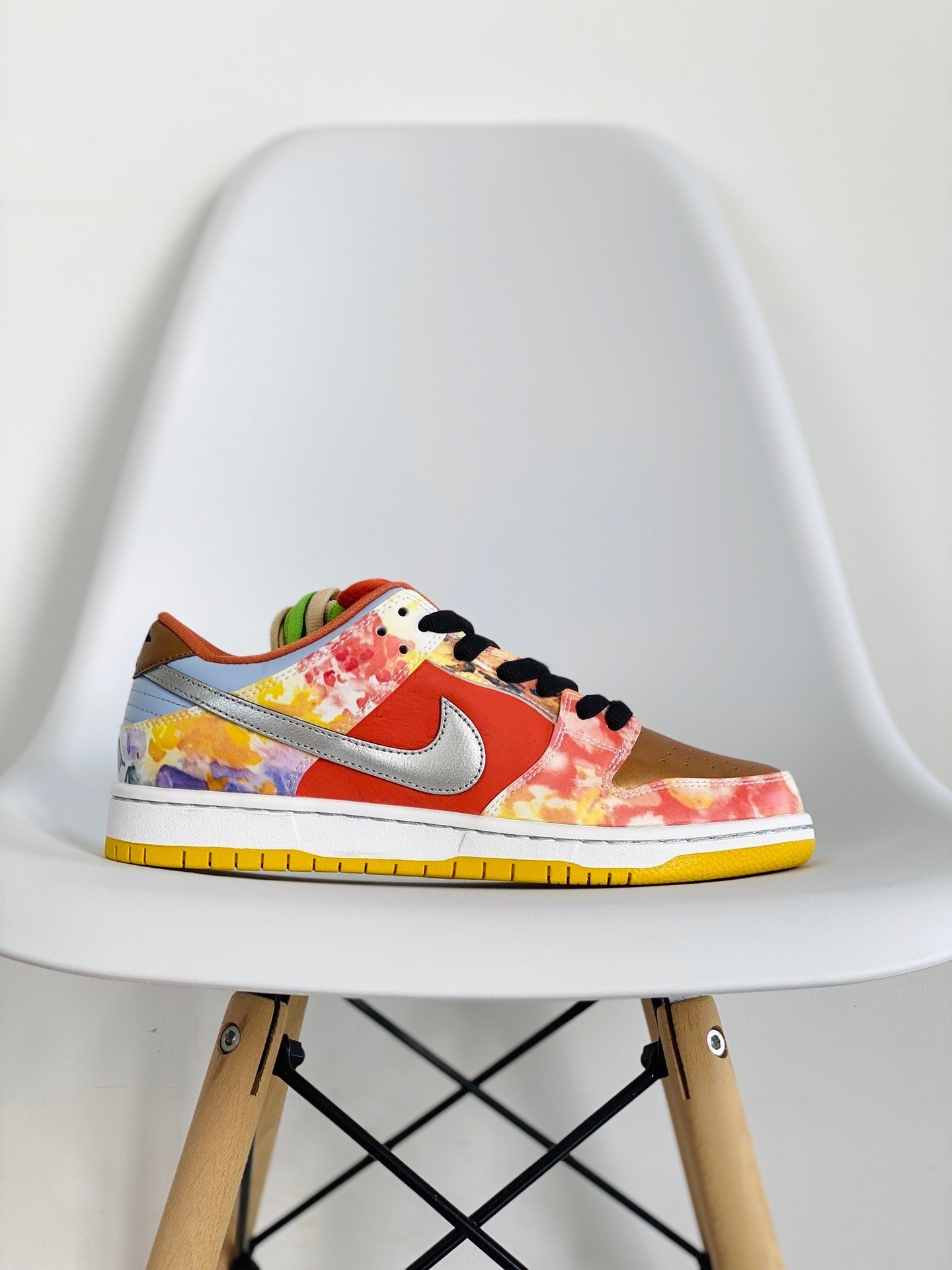 Nike SB Dunk Low Street Hawker