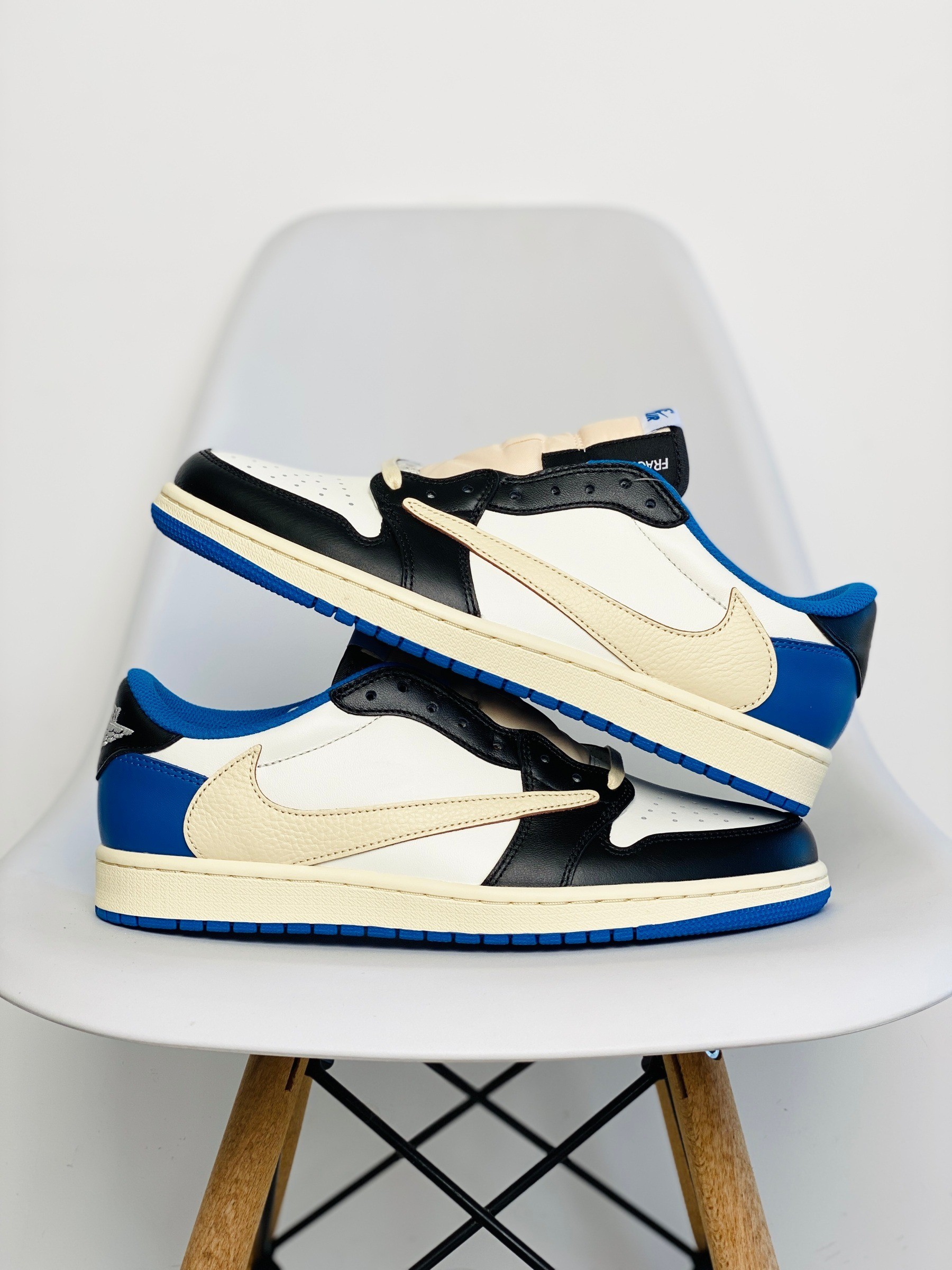 Nike Air Jordan 1 Retro Low OG SP Fragment x Travis Scott