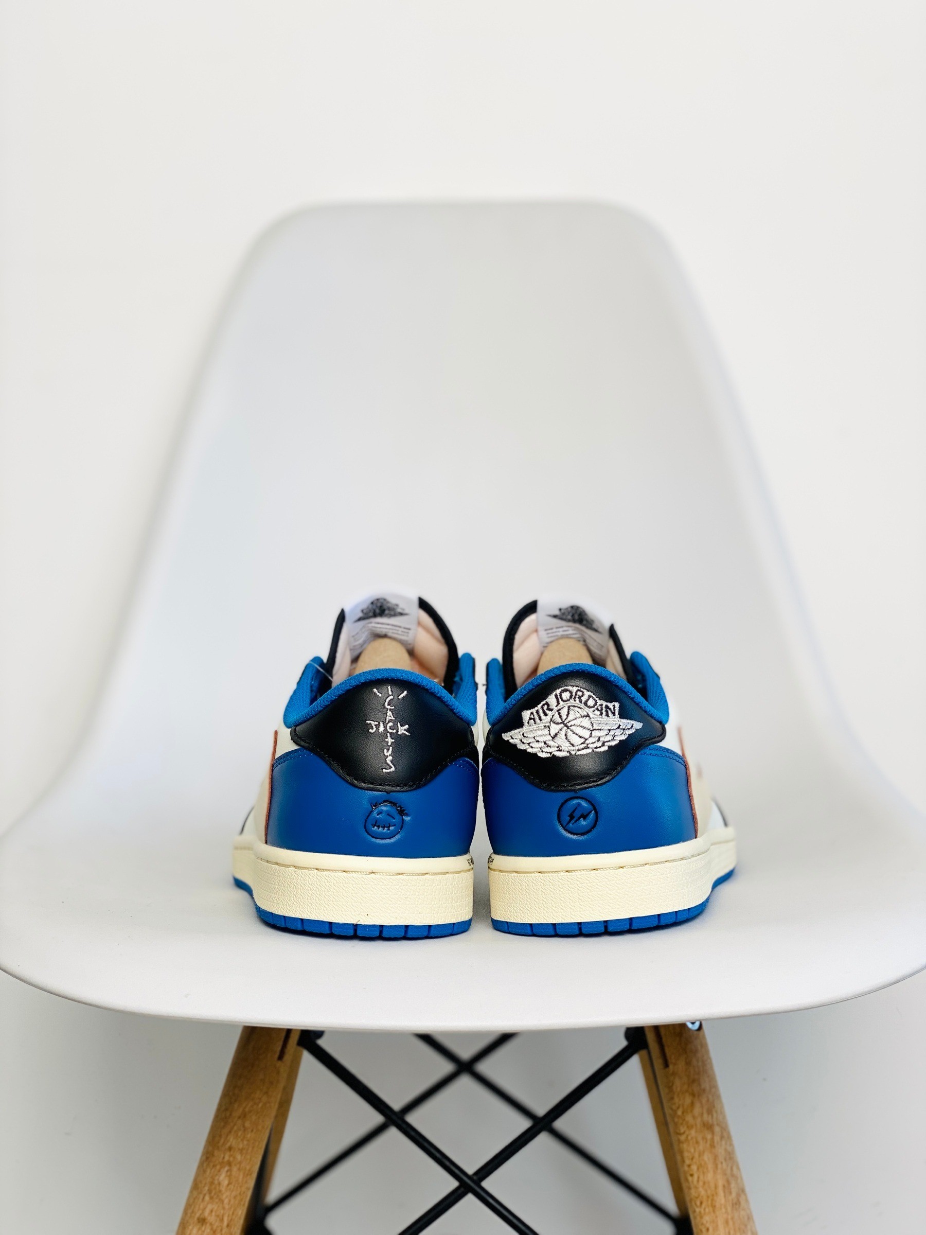 Nike Air Jordan 1 Retro Low OG SP Fragment x Travis Scott