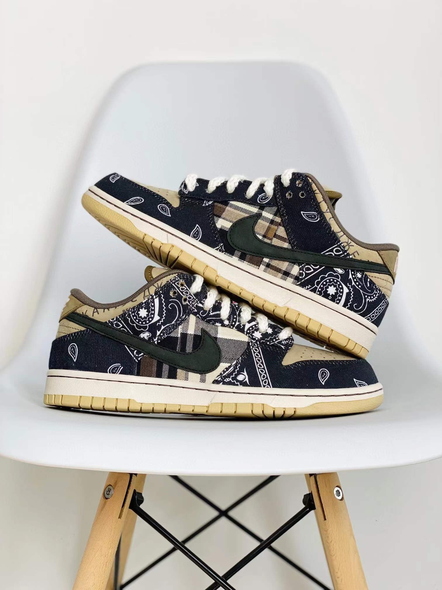 Nike SB Dunk Low Travis Scott