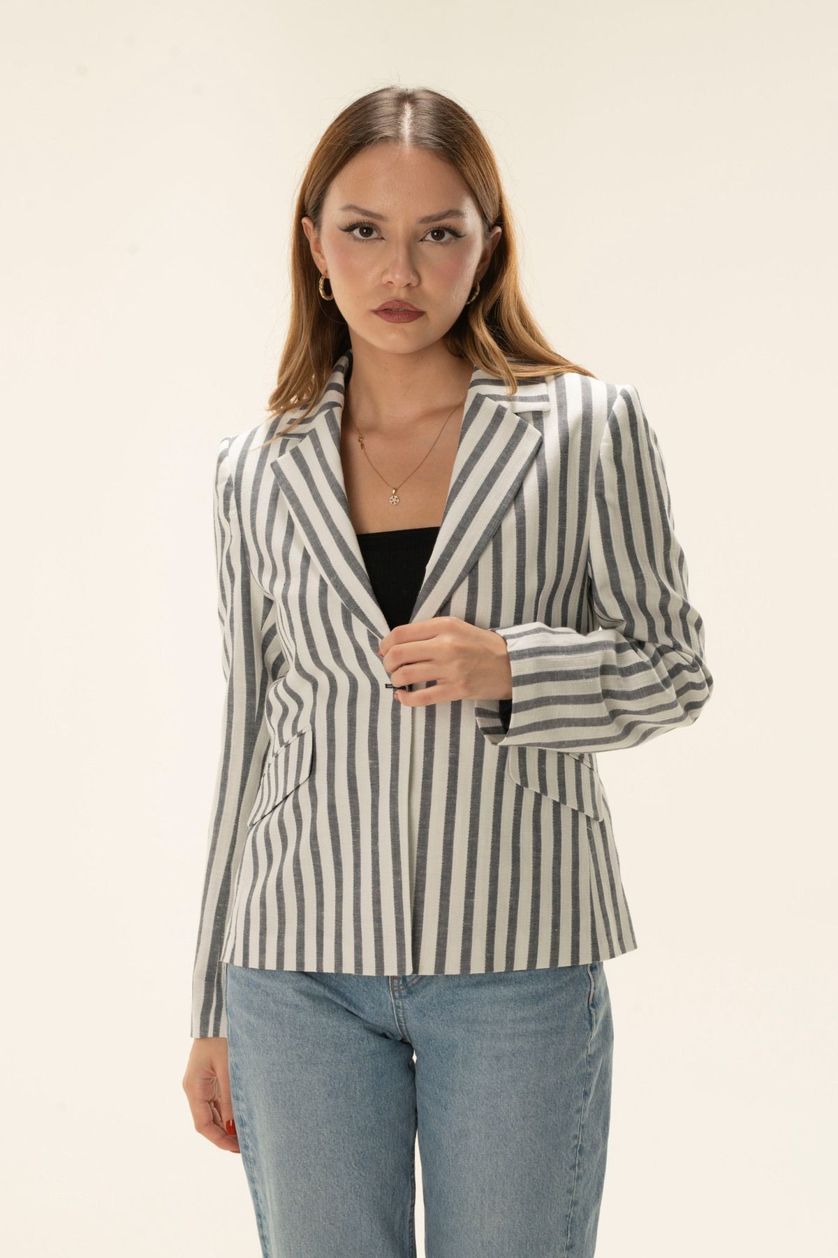 Tek Düğme Astarlı Vatkalı Kısa Blazer ceket - beyaz mavi çizgili