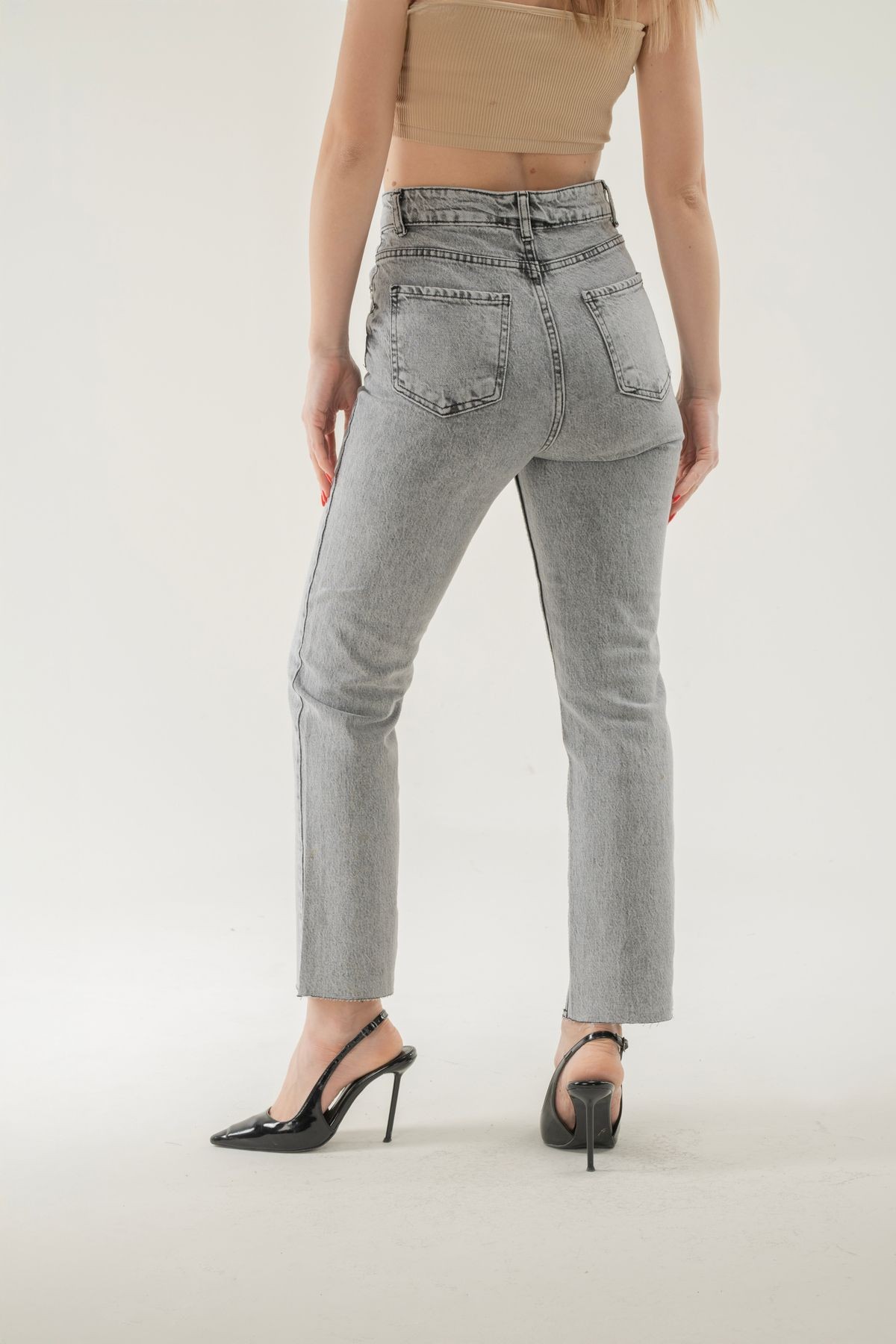 Paçası Kesik Yüksek Bel BoyFit Jean - Gri