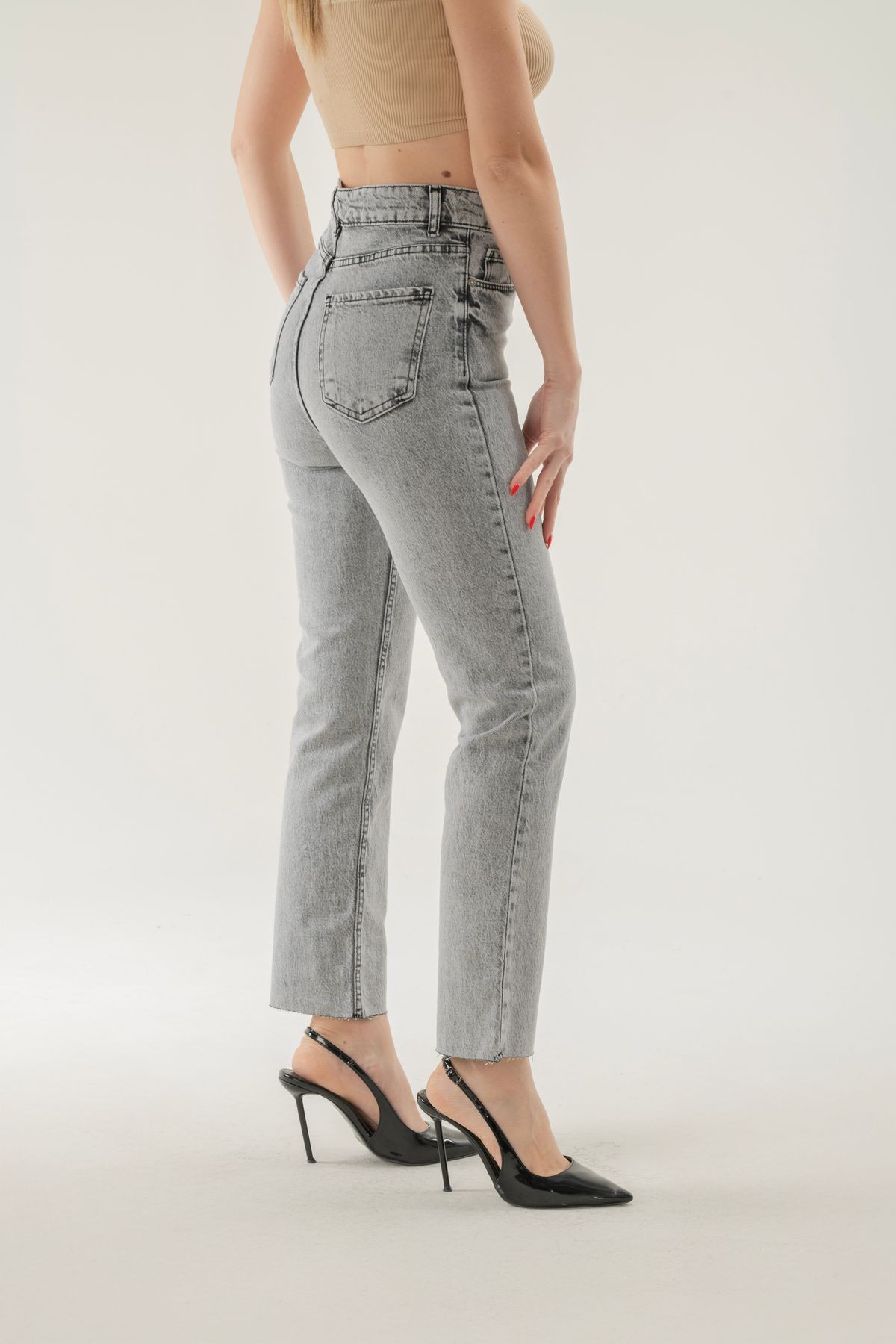 Paçası Kesik Yüksek Bel BoyFit Jean - Gri