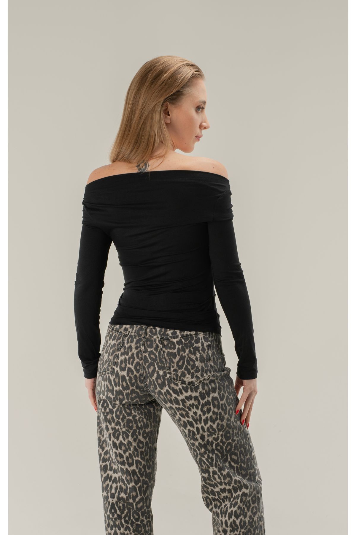 Degaje Yaka Soft Touch Bambu Yan Büzgülü T-shirt - Siyah