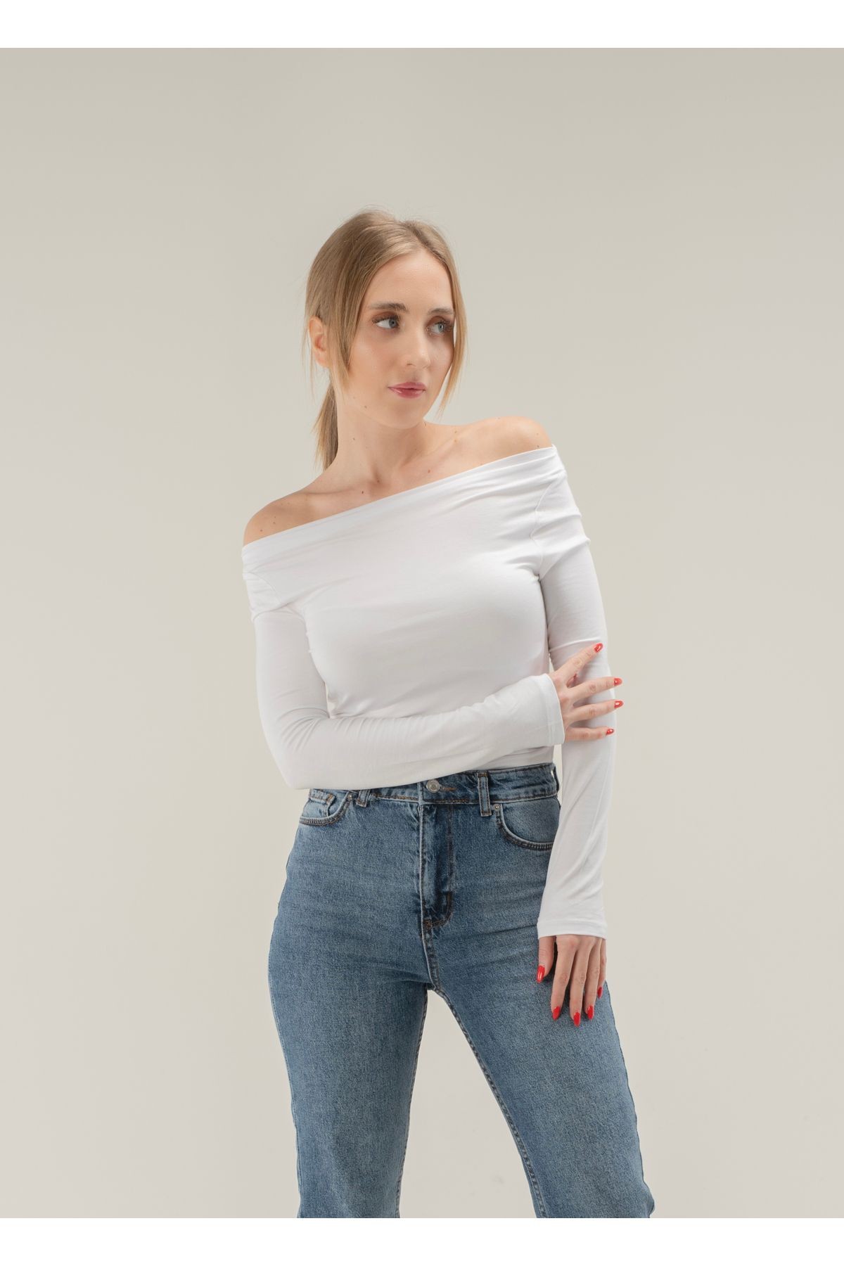 Degaje Yaka Soft Touch Bambu Yan Büzgülü T-shirt - BEYAZ