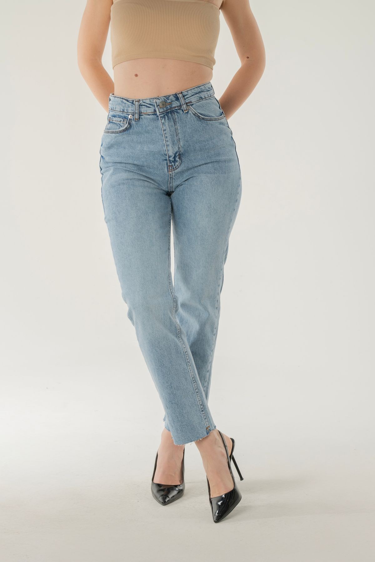Paçası Kesik Yüksek Bel BoyFit Jean - açık mavi