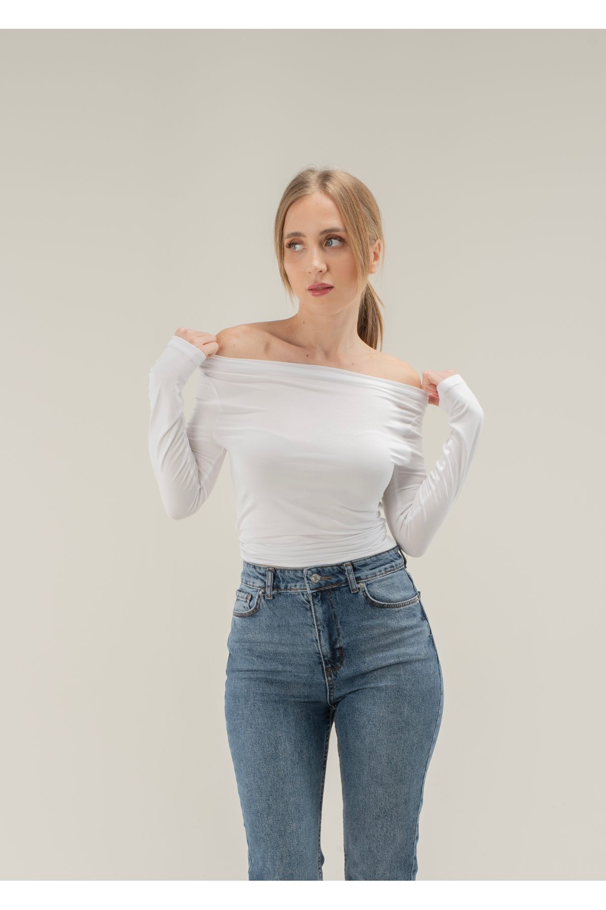 Degaje Yaka Soft Touch Bambu Yan Büzgülü T-shirt - BEYAZ
