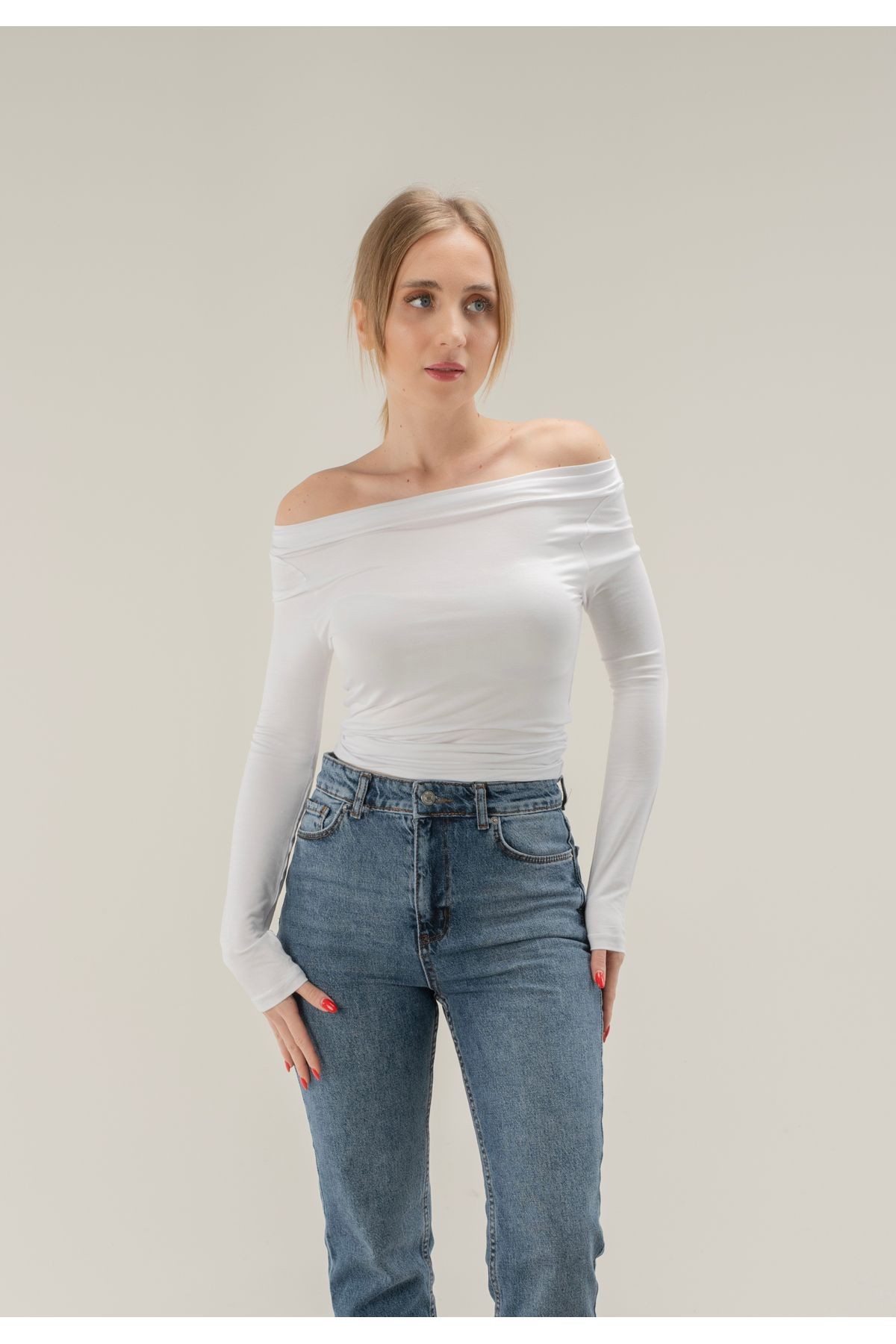 Degaje Yaka Soft Touch Bambu Yan Büzgülü T-shirt - BEYAZ