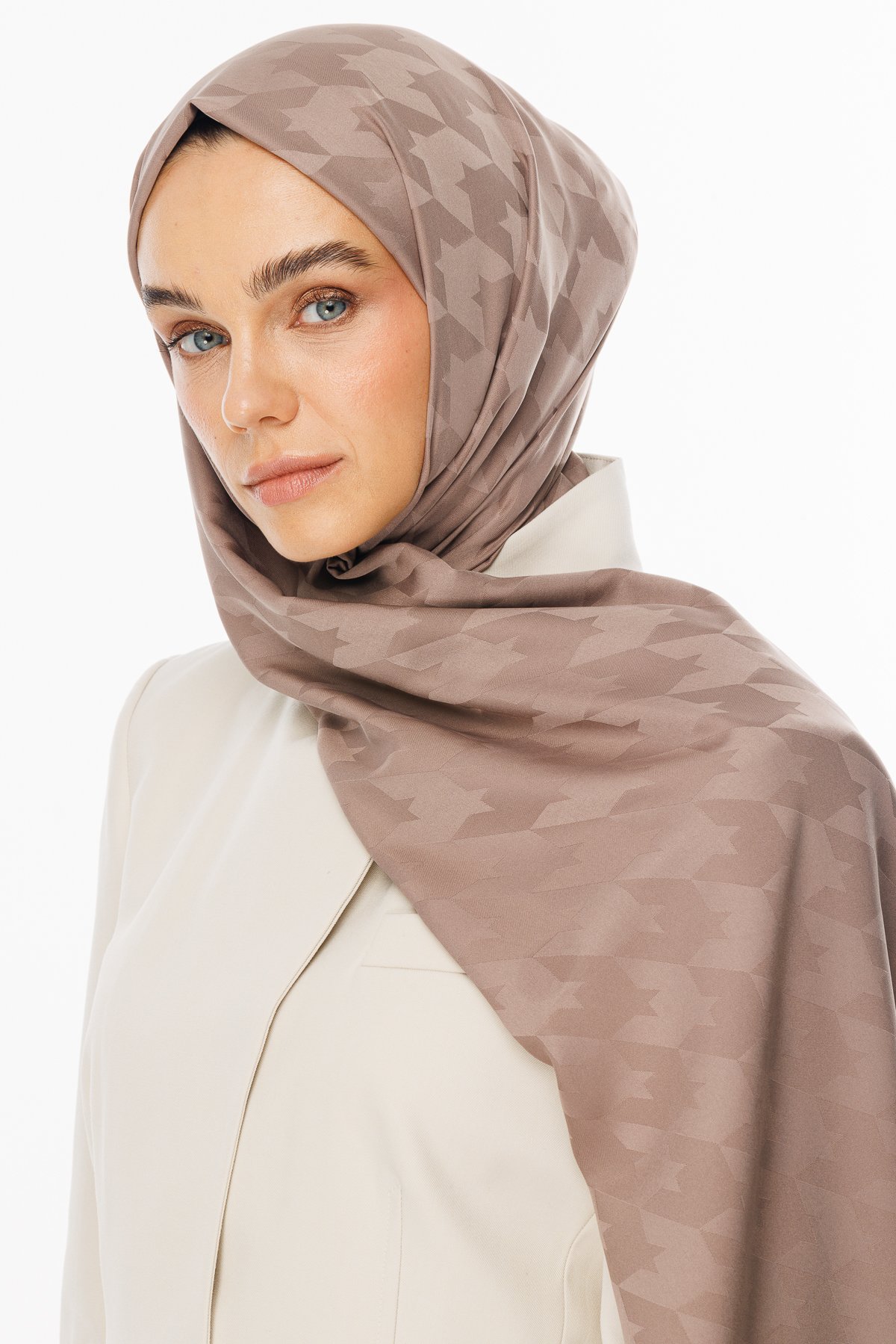 Crowbar Pattern Silk Jacquard Hijab